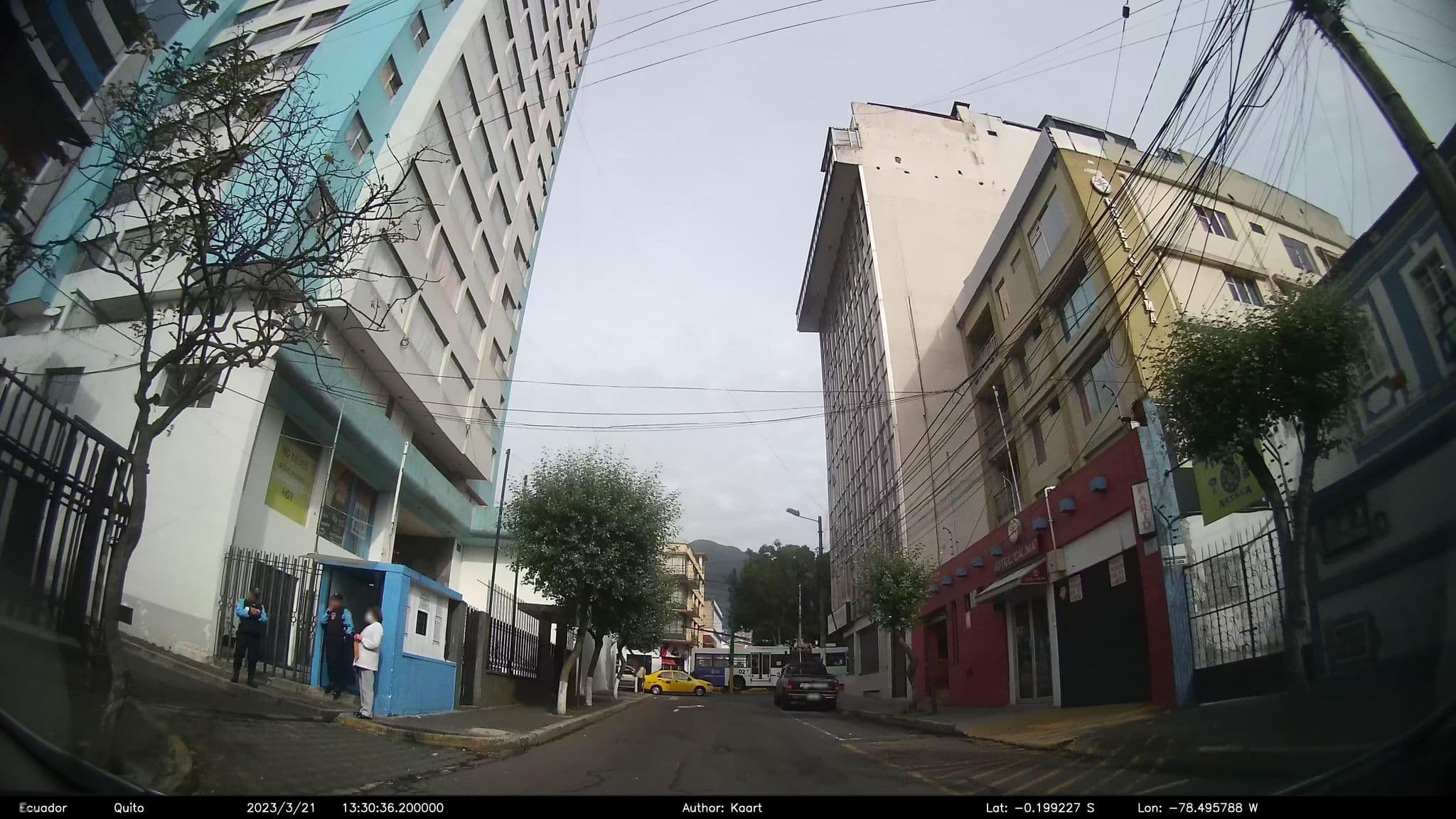 Street view near Too Legit To Quito, Quito — © kaart_2 (CC BY-SA · Mapillary)