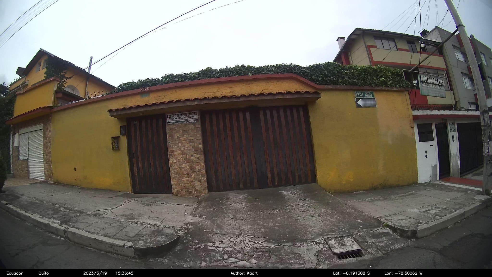 Street view near La Casa Amarilla, Quito — © kaart_2 (CC BY-SA · Mapillary)