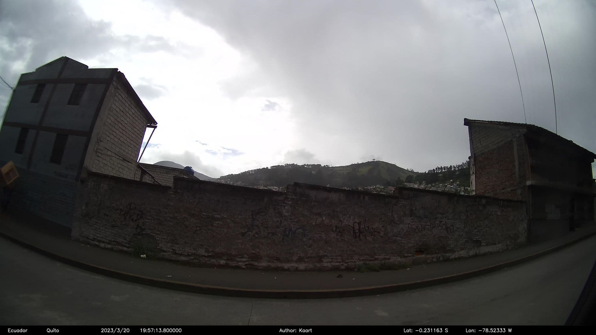 Street view near Holiday Inn Express, Quito — © kaart_2 (CC BY-SA · Mapillary)