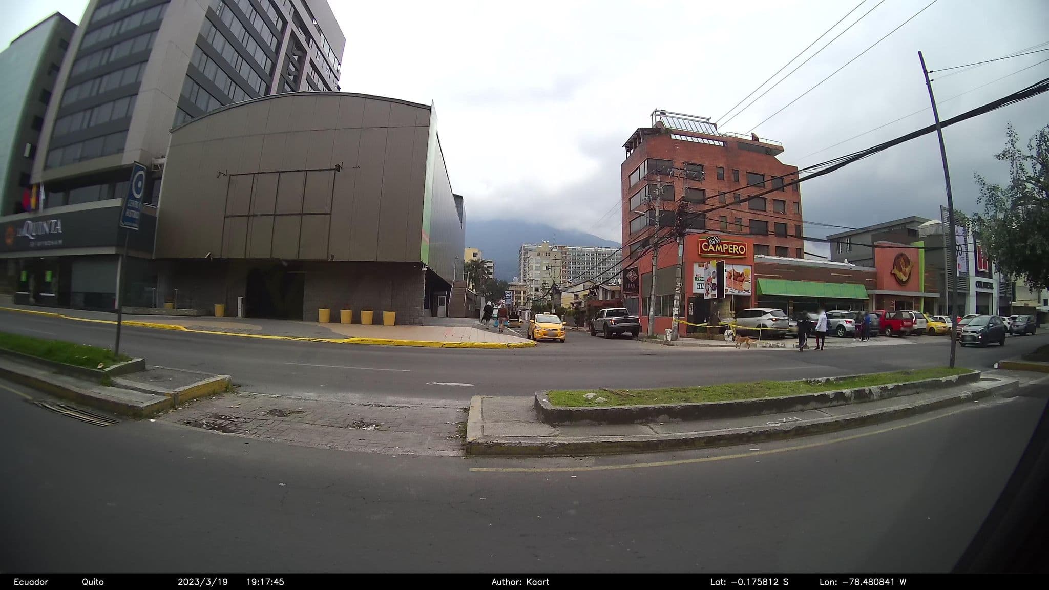 Street view near Salon Magna -Best Western Plaza, Quito — © kaart_2 (CC BY-SA · Mapillary)
