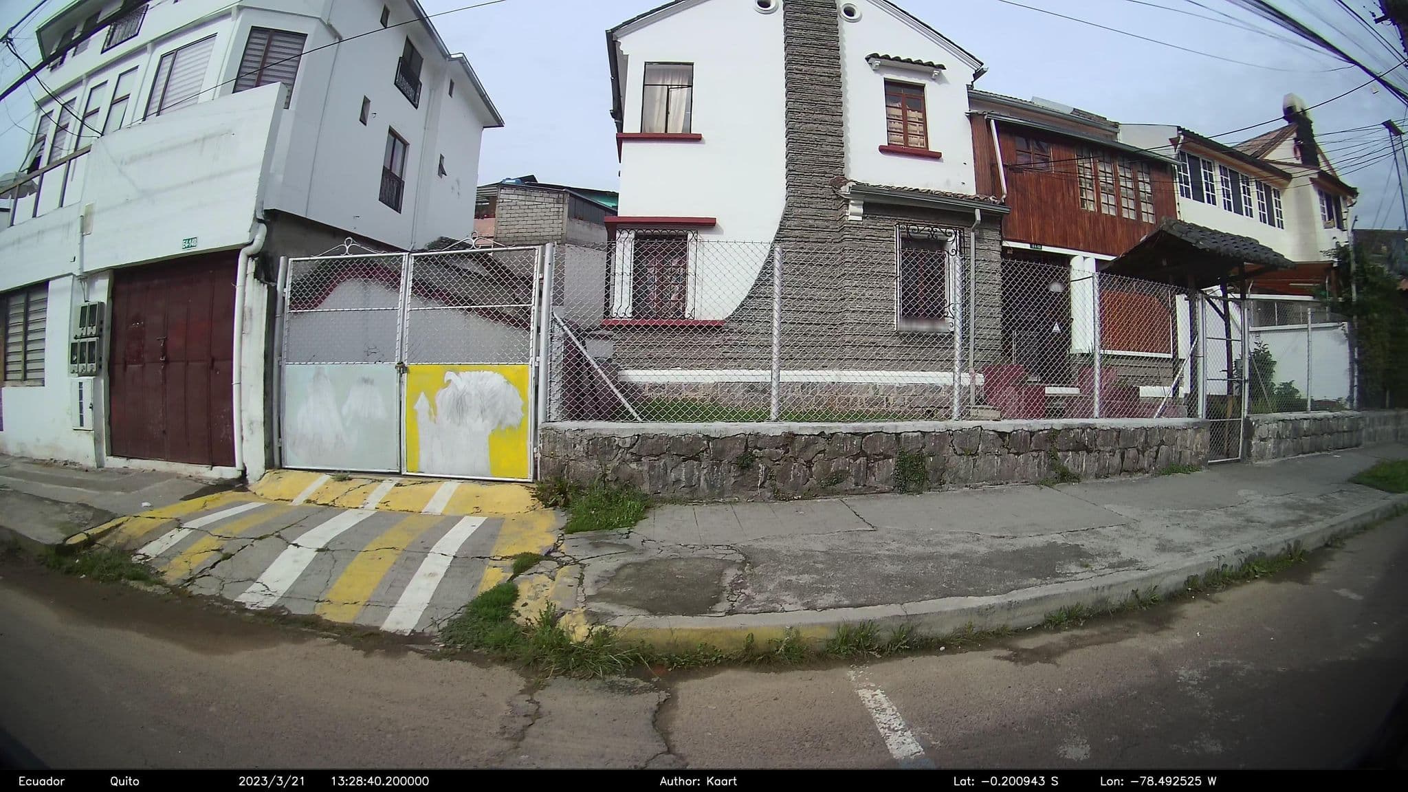 Street view near Bird Garden, Quito — © kaart_2 (CC BY-SA · Mapillary)