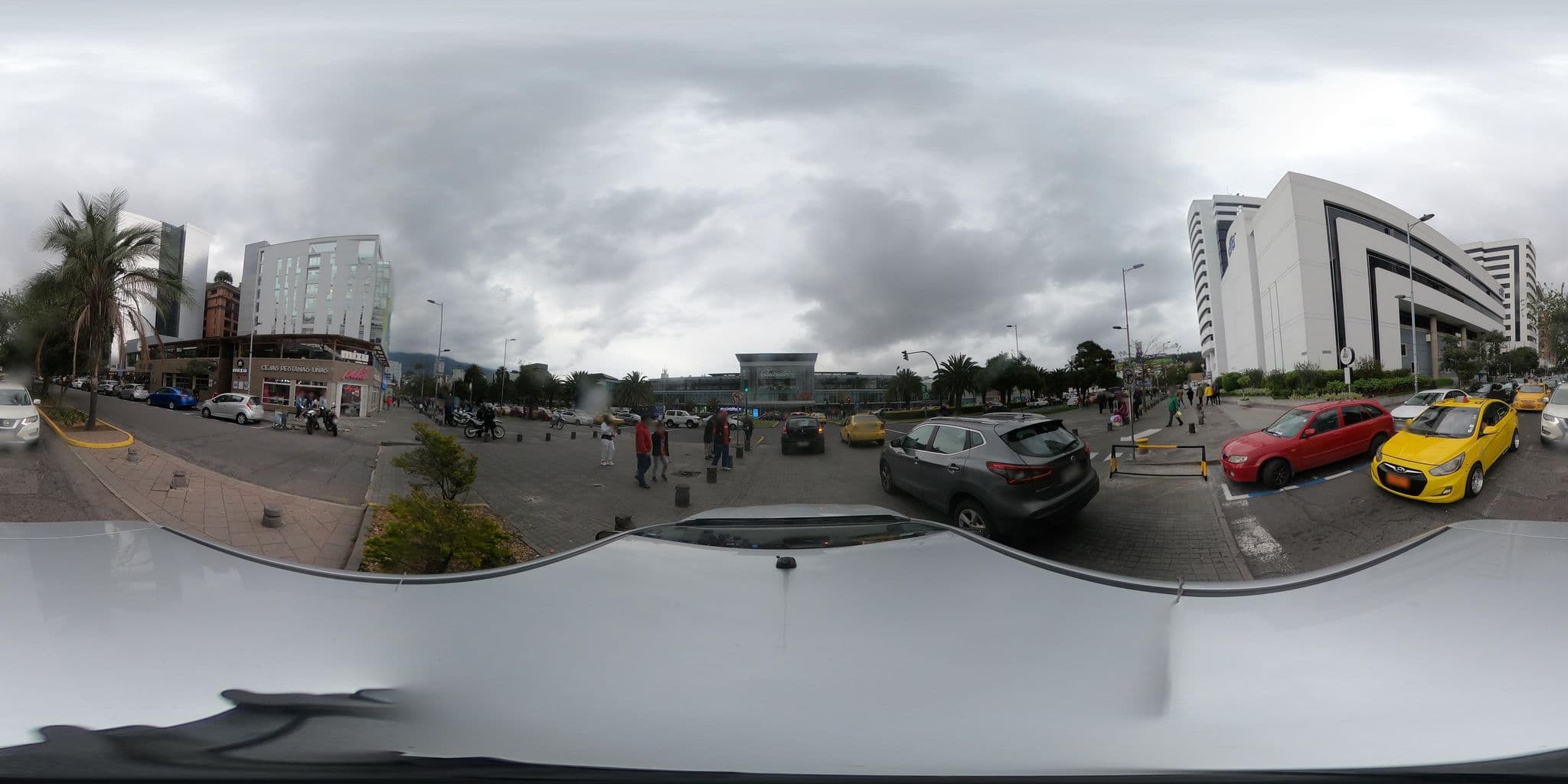 Street view near Salon Bolivar, Quito — © kaart_2 (CC BY-SA · Mapillary)
