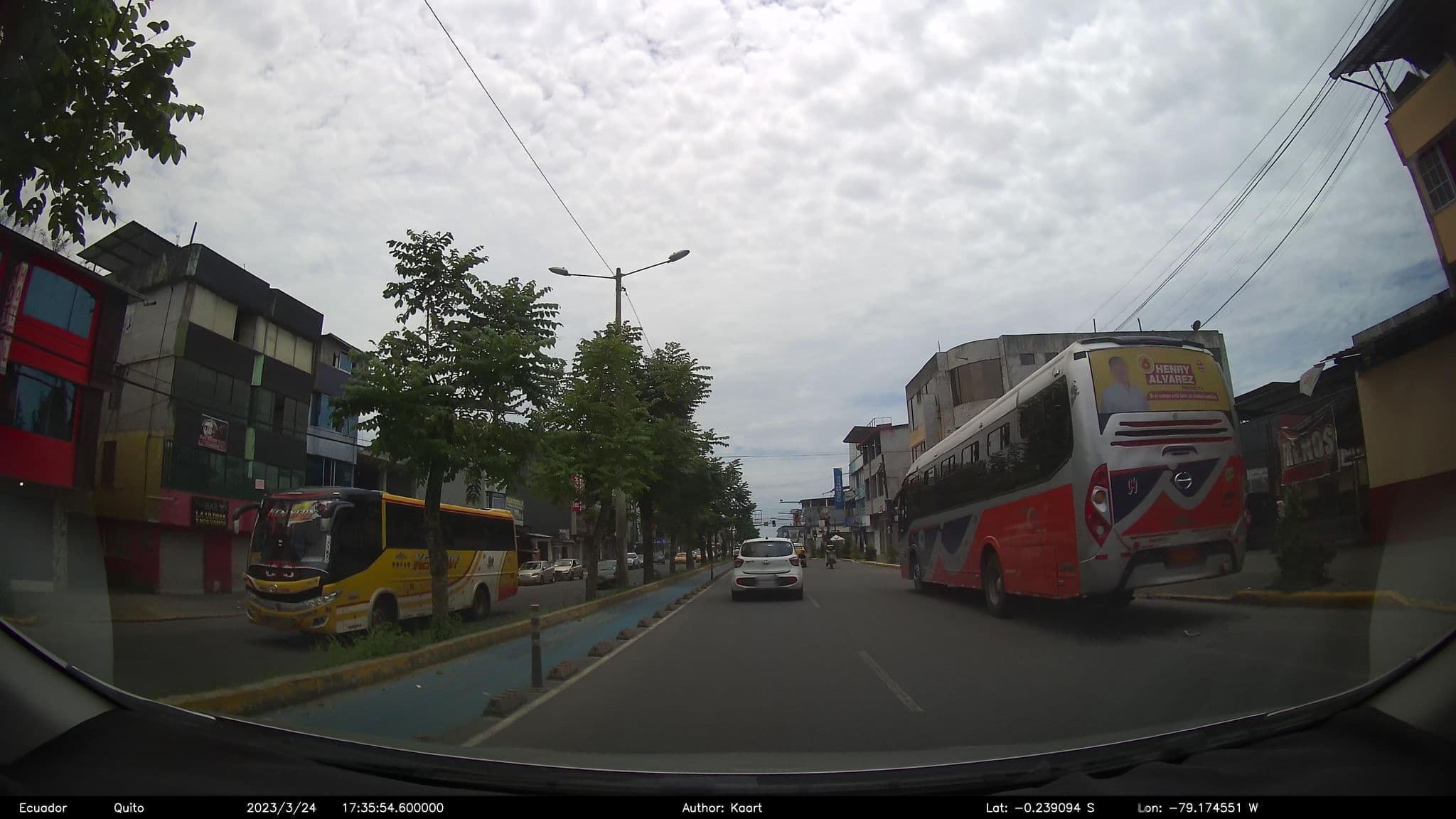 Street view near Hotel el dorado, Santo Domingo de los Colorados — © kaart_2 (CC BY-SA · Mapillary)