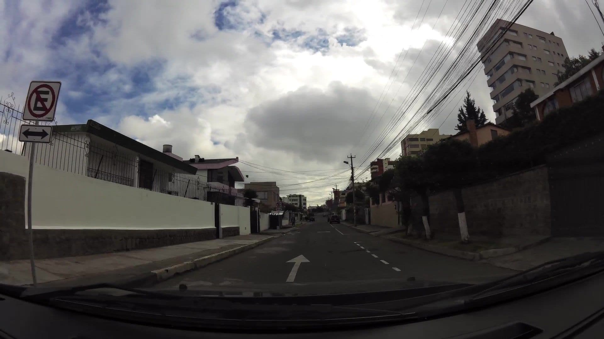 Street view near Aqua Marina Hotel, Quito — © kaartcam (CC BY-SA · Mapillary)