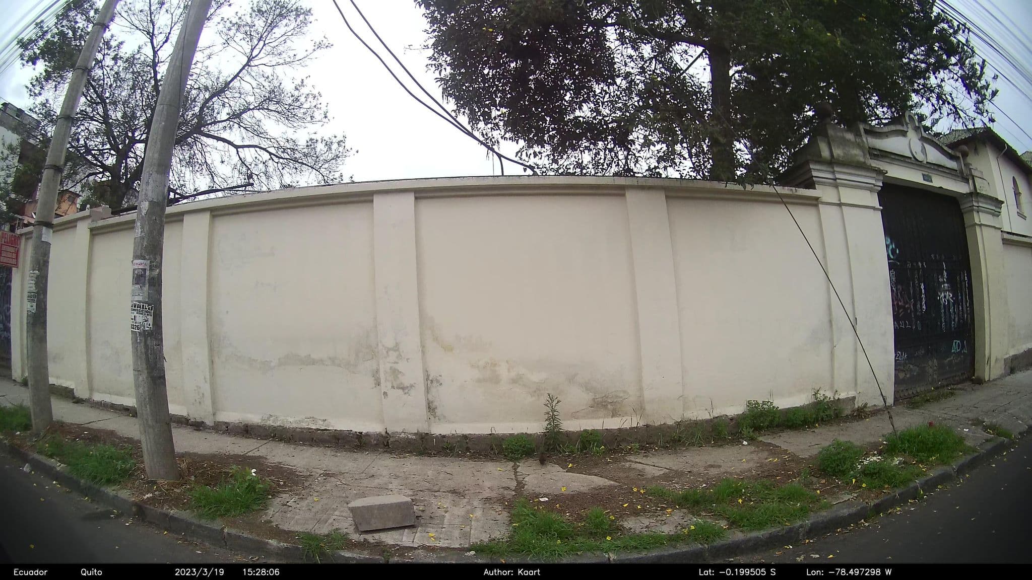 Street view near hotel la Circasiana, Quito — © kaart_2 (CC BY-SA · Mapillary)