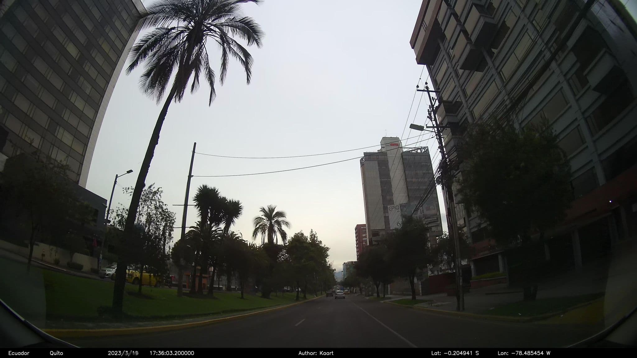 Street view near Plaza Hotel, Quito — © kaart_2 (CC BY-SA · Mapillary)