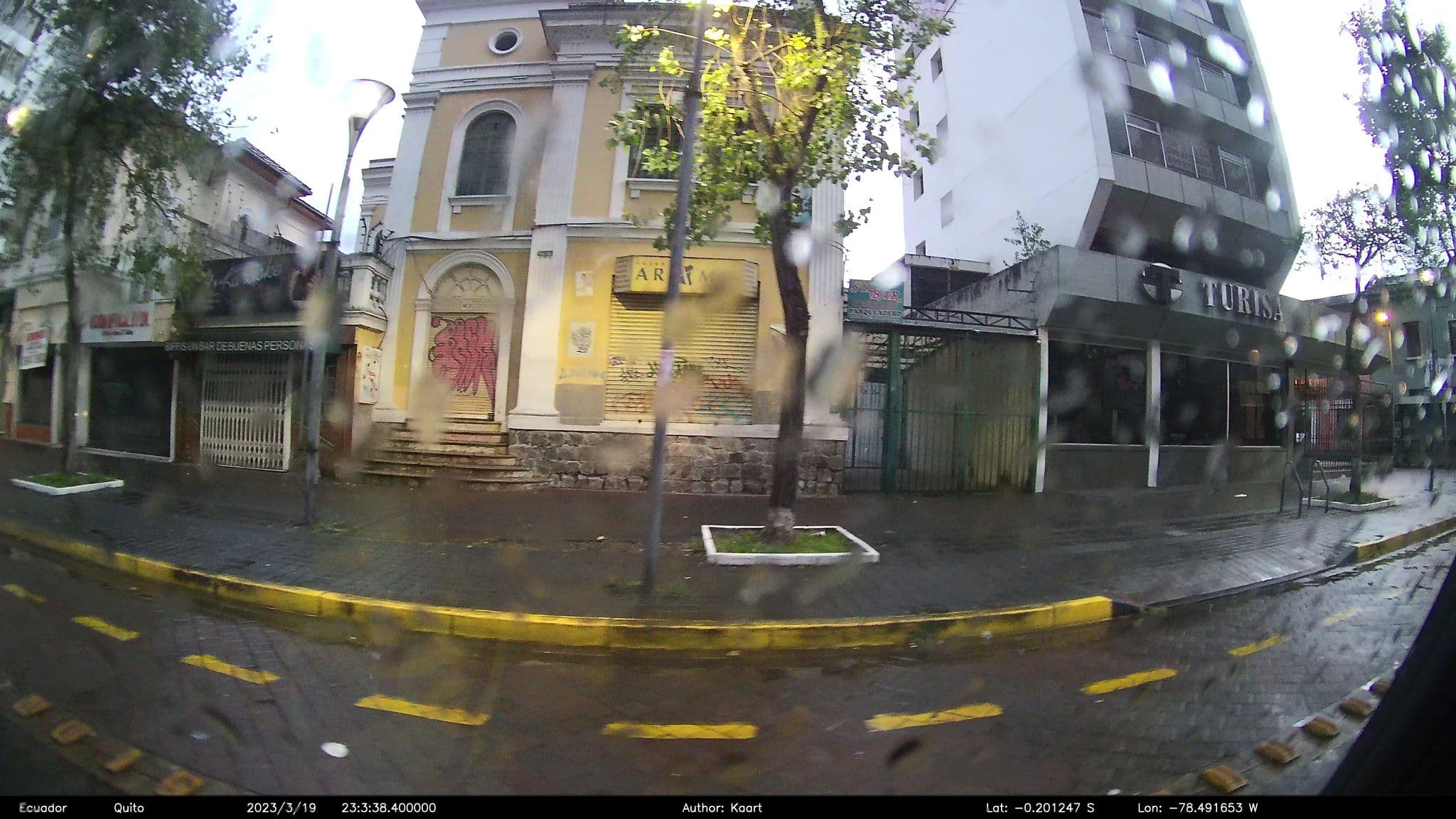 Street view near Hostal Villa Cayetano, Quito — © kaart_2 (CC BY-SA · Mapillary)