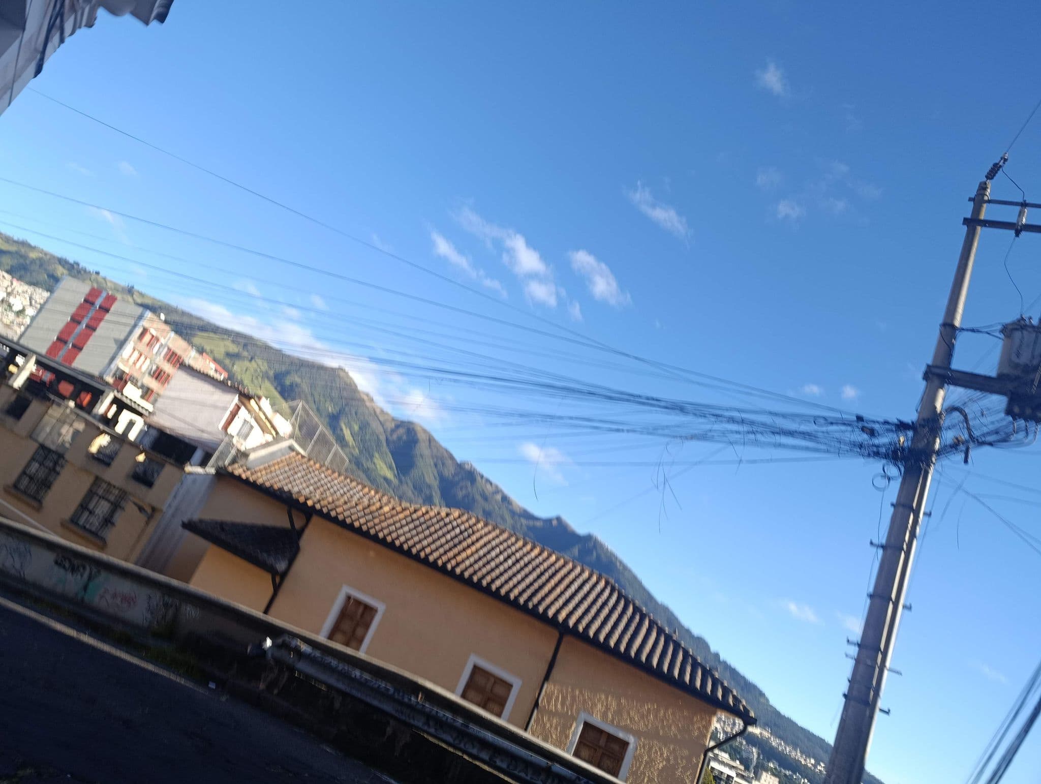 Street view near Hostel Revolution, Quito — © gaby13gallardo_ (CC BY-SA · Mapillary)