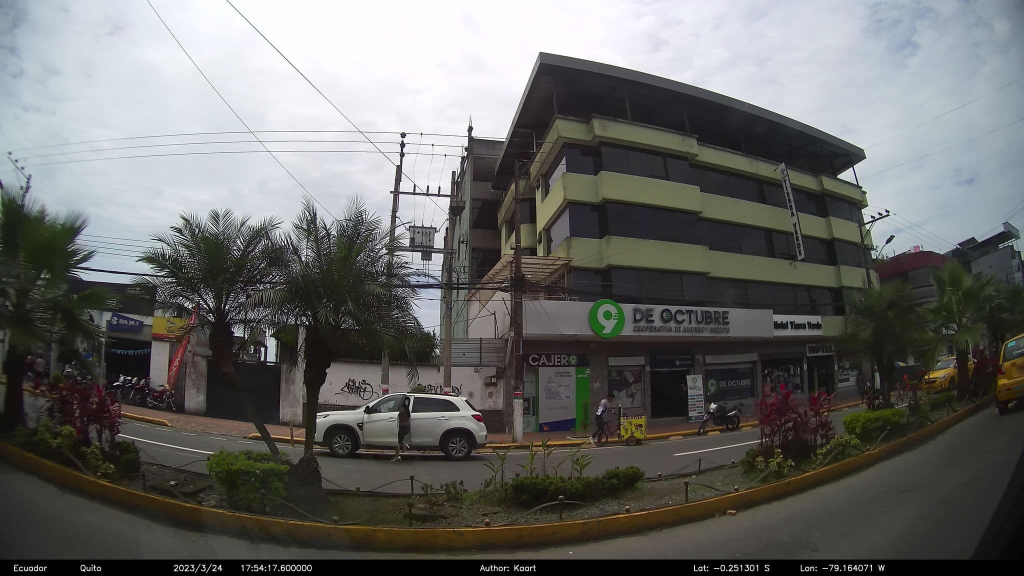 Street view near Golden Vista, Santo Domingo de los Colorados — © kaart_2 (CC BY-SA · Mapillary)