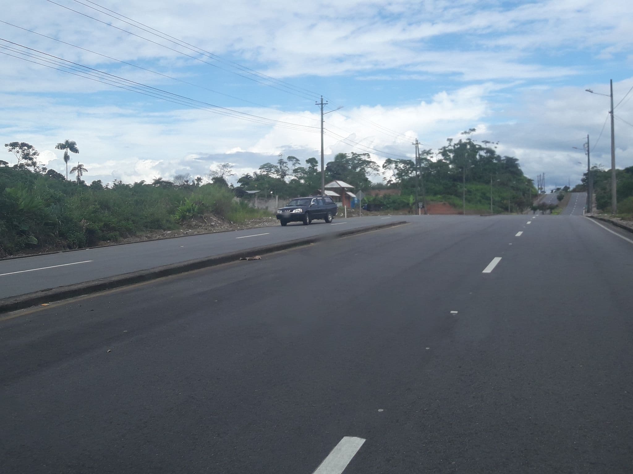 Street view near Hamadryade Lodge, Tena — © yesenia22 (CC BY-SA · Mapillary)