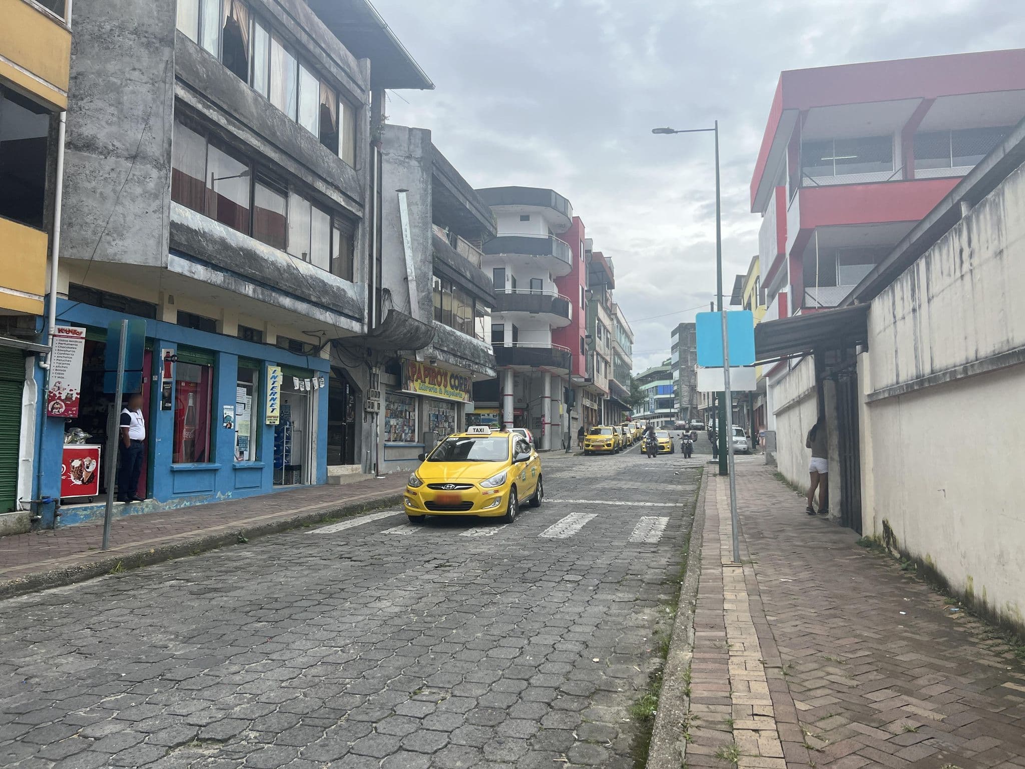 Street view near Hostal Canela, Tena — © angiec7 (CC BY-SA · Mapillary)