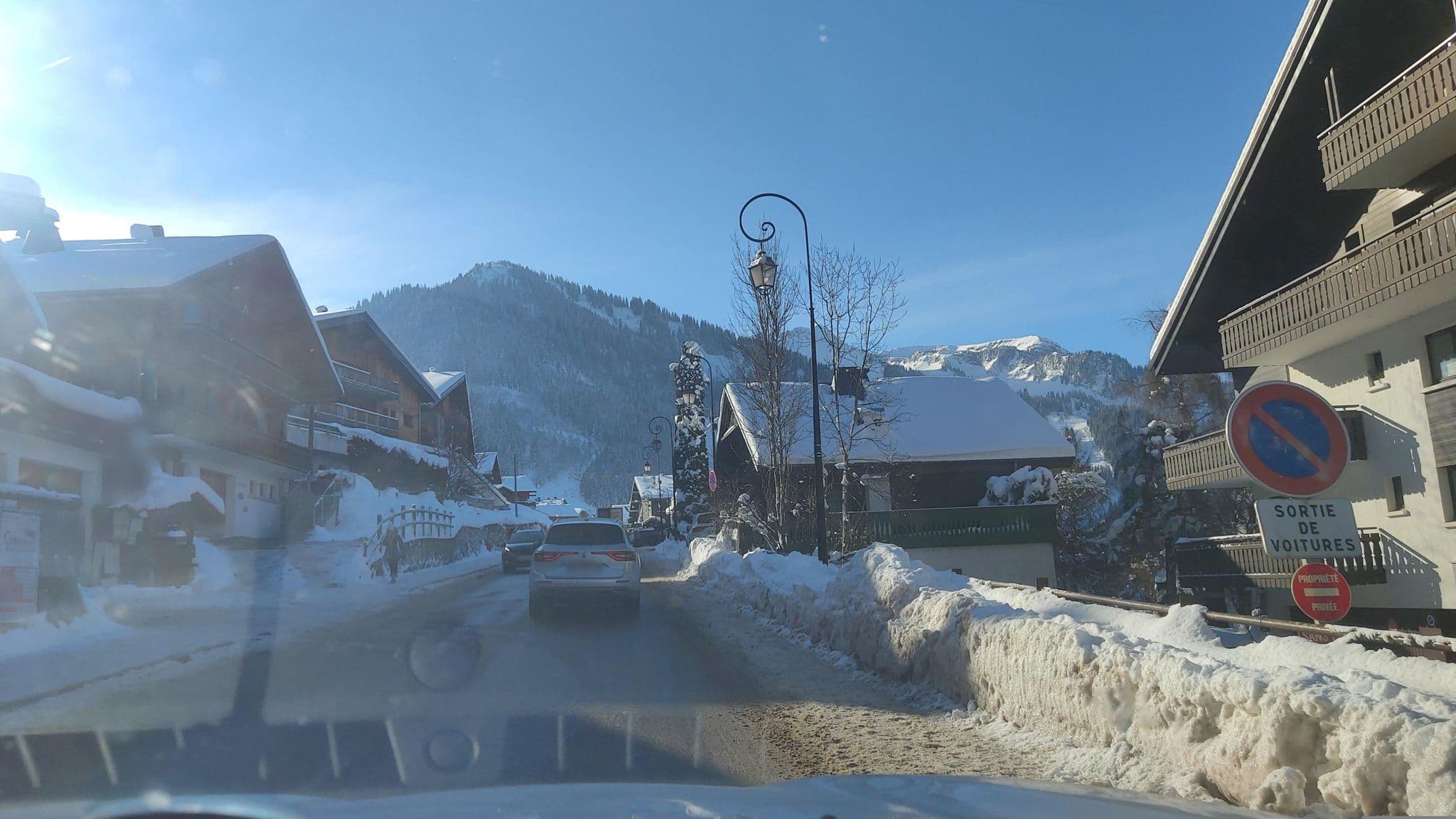 Street view near Les R'Bibes, Châtel — © MatthieuF4FNE (CC BY-SA · Mapillary)