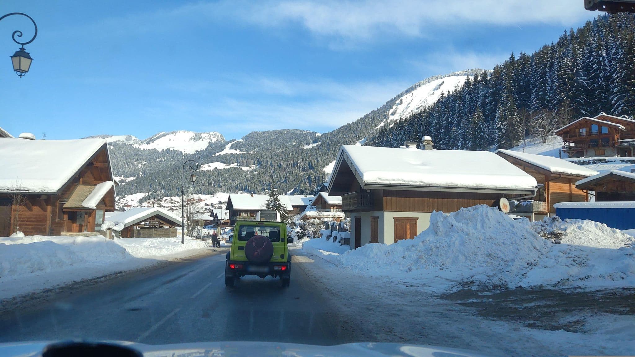 Street view near La Flèche d'Or, Châtel — © MatthieuF4FNE (CC BY-SA · Mapillary)