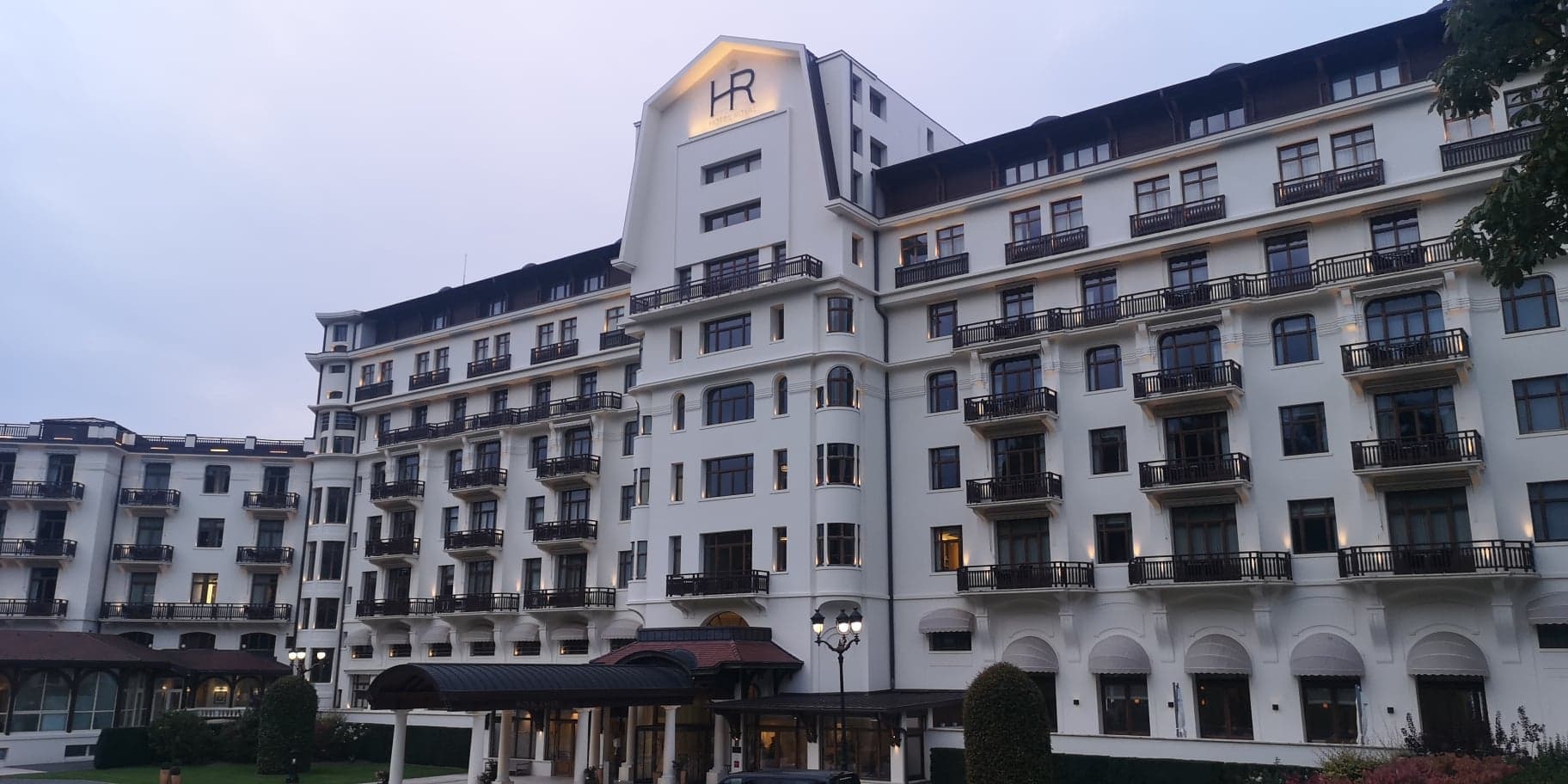 Hôtel Royal (via Wikimedia Commons, CC BY-SA 4.0)