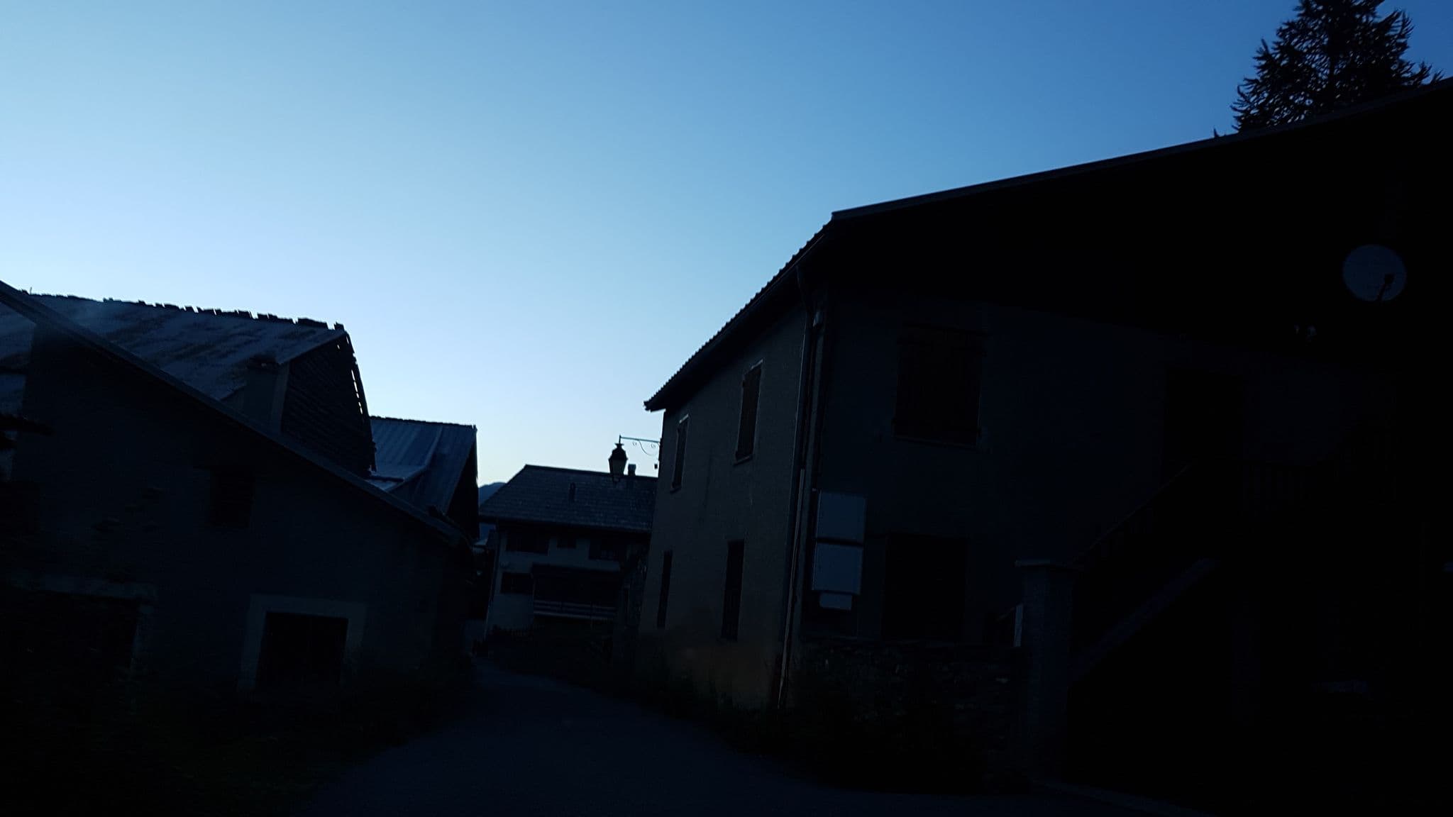 Street view near Les Milles Cols, Guillestre — © ale_zena_it (CC BY-SA · Mapillary)