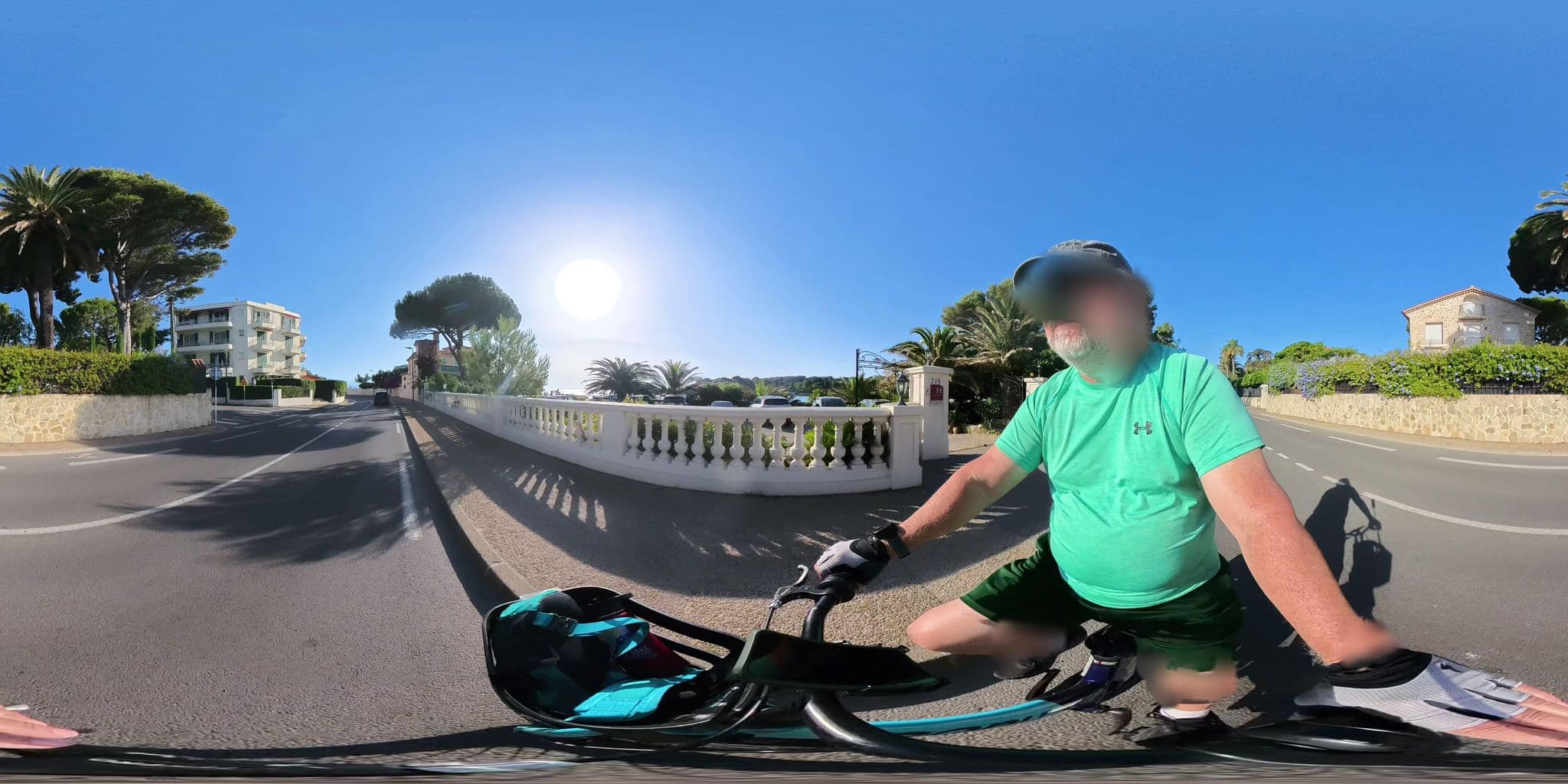 Street view near Hôtel de la Baie Dorée, Juan-les-Pins — © graharg (CC BY-SA · Mapillary)