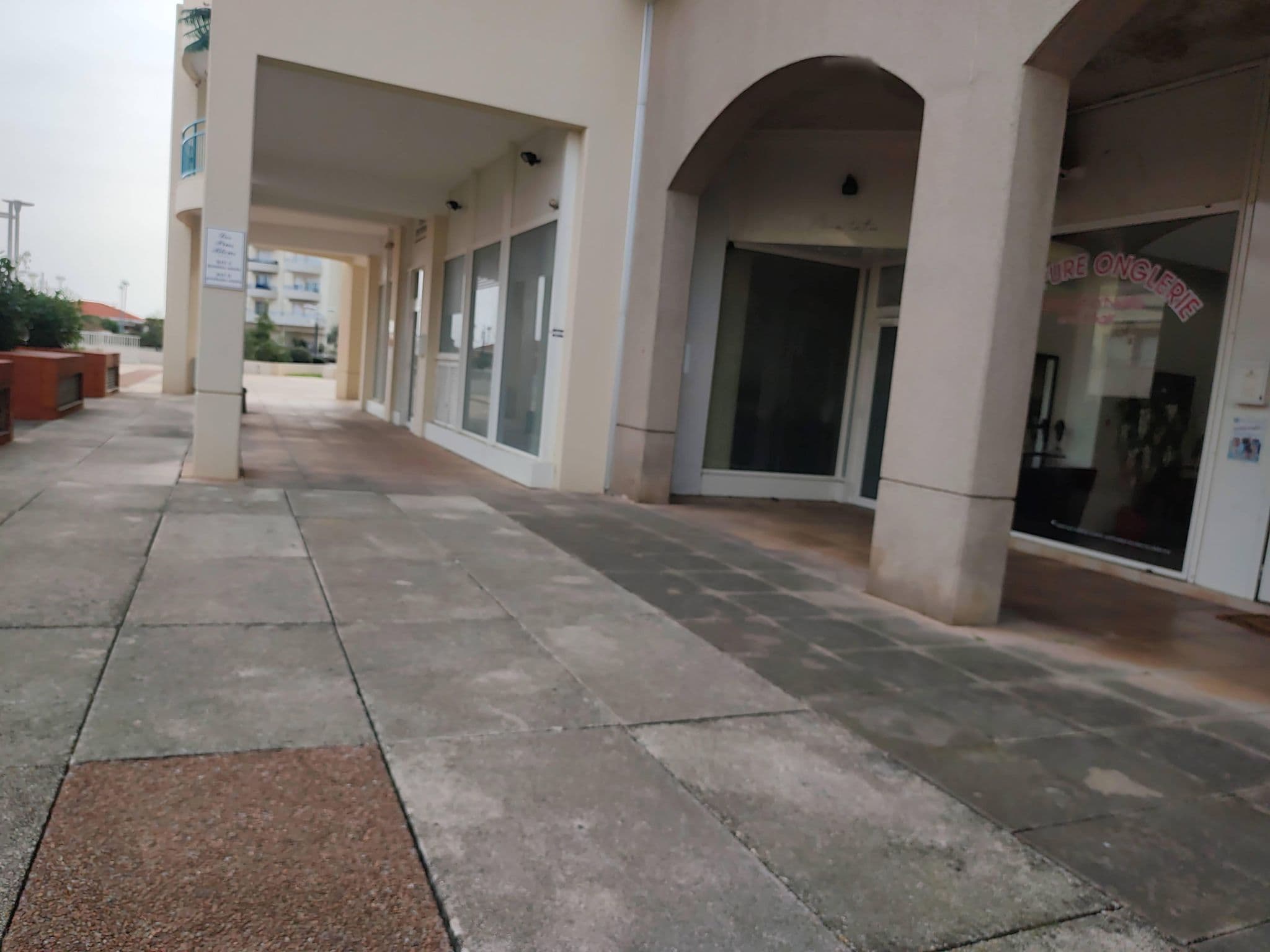 Street view near Résidence Odalys Les Pins Bleus, Juan-les-Pins — © Duro (CC BY-SA · Mapillary)