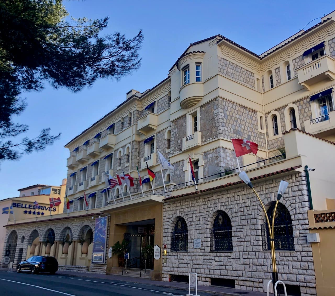 Hôtel Belles Rives (via Wikimedia Commons, CC BY-SA 4.0)