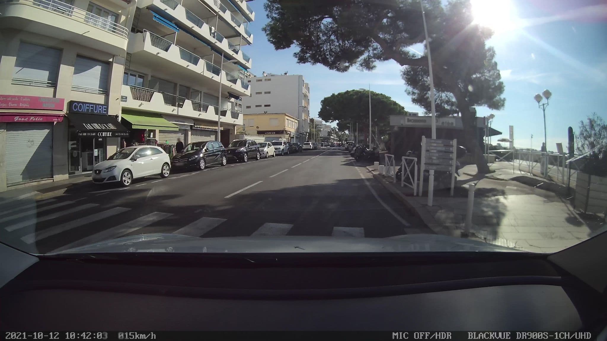 Street view near Hôtel Courbet, Juan-les-Pins — © till (CC BY-SA · Mapillary)