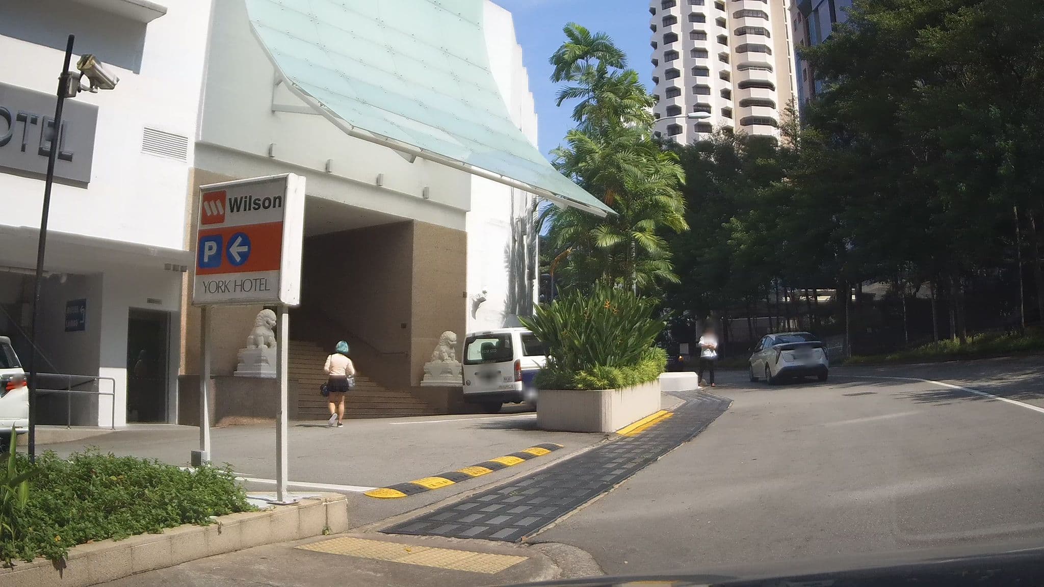 Street view near top of the york, Newton — © ashishgrab (CC BY-SA · Mapillary)