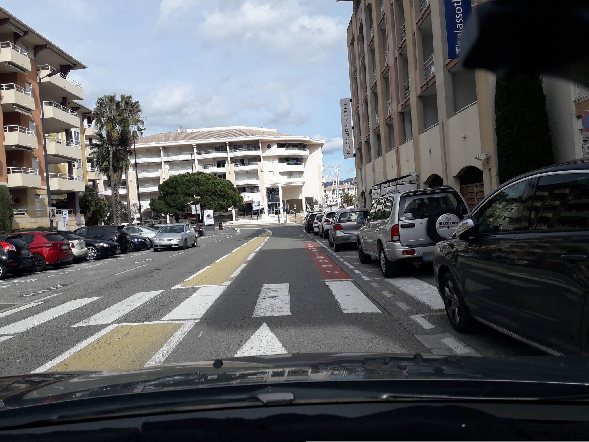 Street view near Mercure Thalassa Fréjus, Fréjus — © eric_s (CC BY-SA · Mapillary)