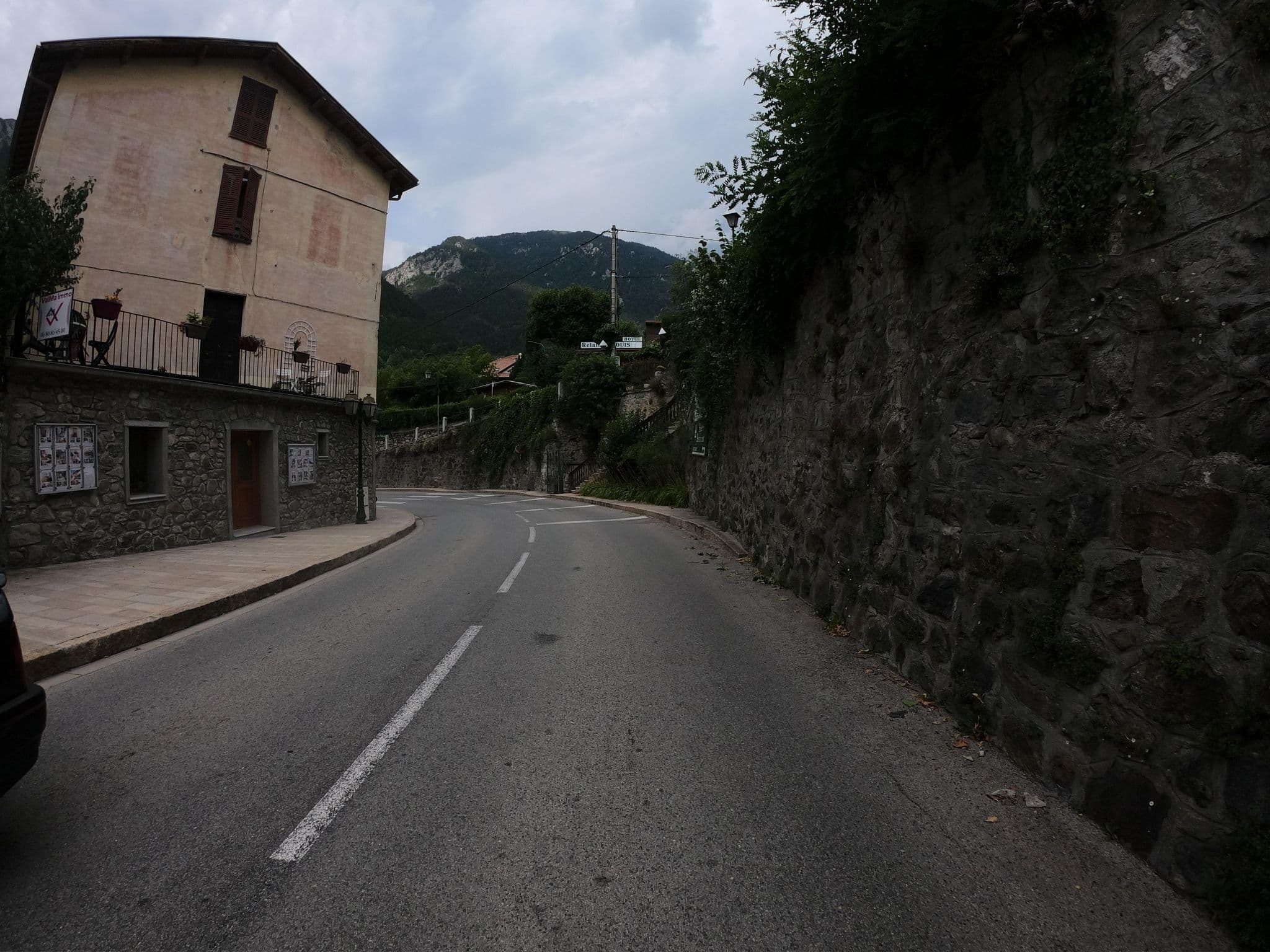 Street view near La Bonne Auberge, Saint-Martin-Vésubie — © joostjakob (CC BY-SA · Mapillary)
