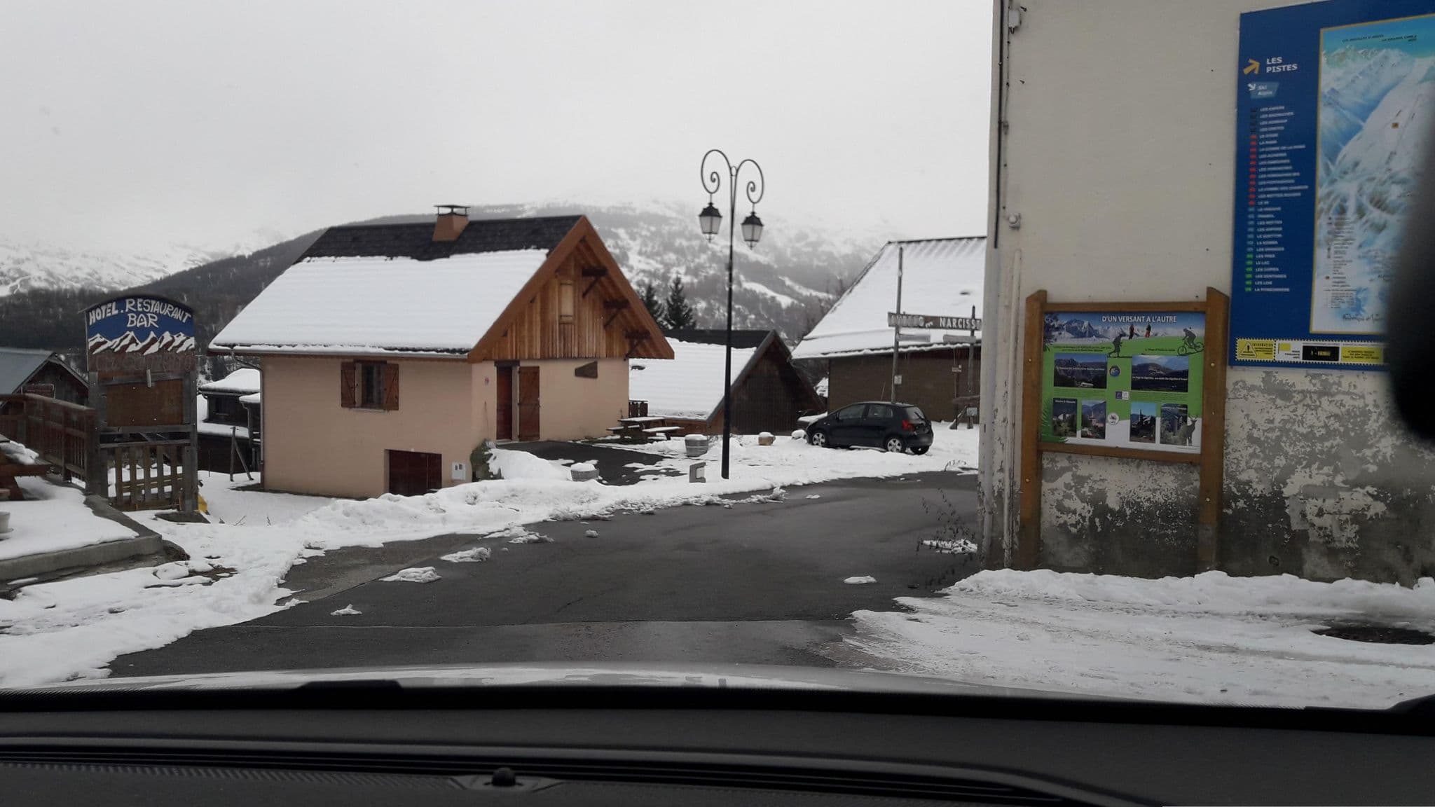 Street view near La Gamelle, Saint-Michel-de-Maurienne — © eric_s (CC BY-SA · Mapillary)