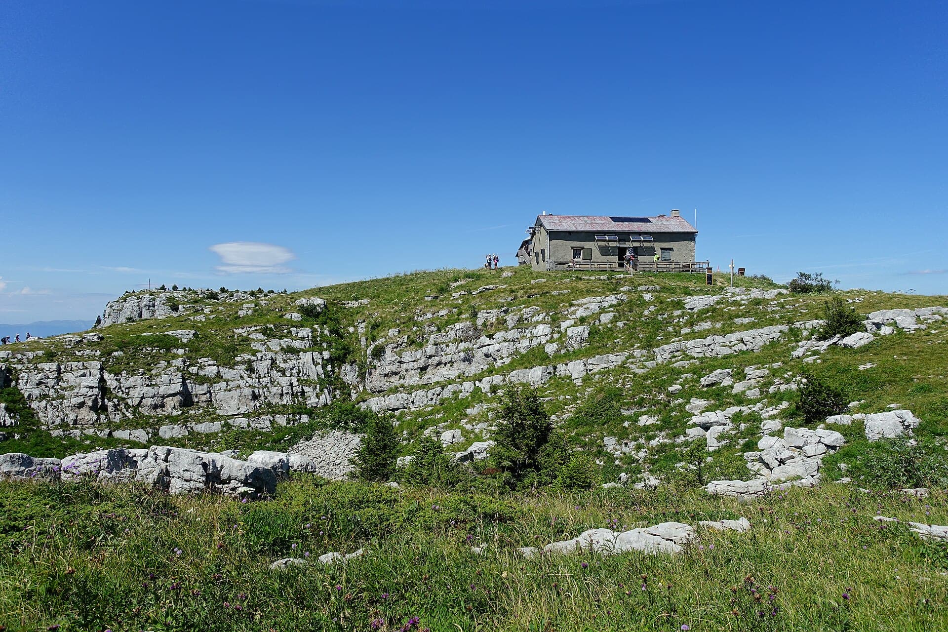 Refuge du Parmelan / Camille Dunant (via Wikimedia Commons, CC BY 2.0)