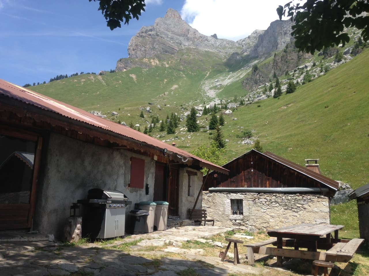 Refuge de Varan (via Wikimedia Commons, CC BY-SA 4.0)