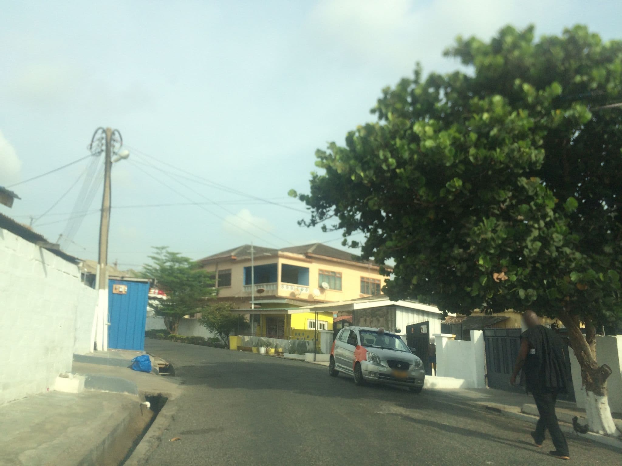 Street view near Blue Royal Hotel, Osu — © mawutor (CC BY-SA · Mapillary)