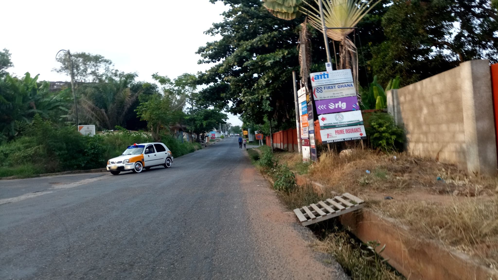 Street view near Central Hotel Osu, Osu — © akeamazan (CC BY-SA · Mapillary)