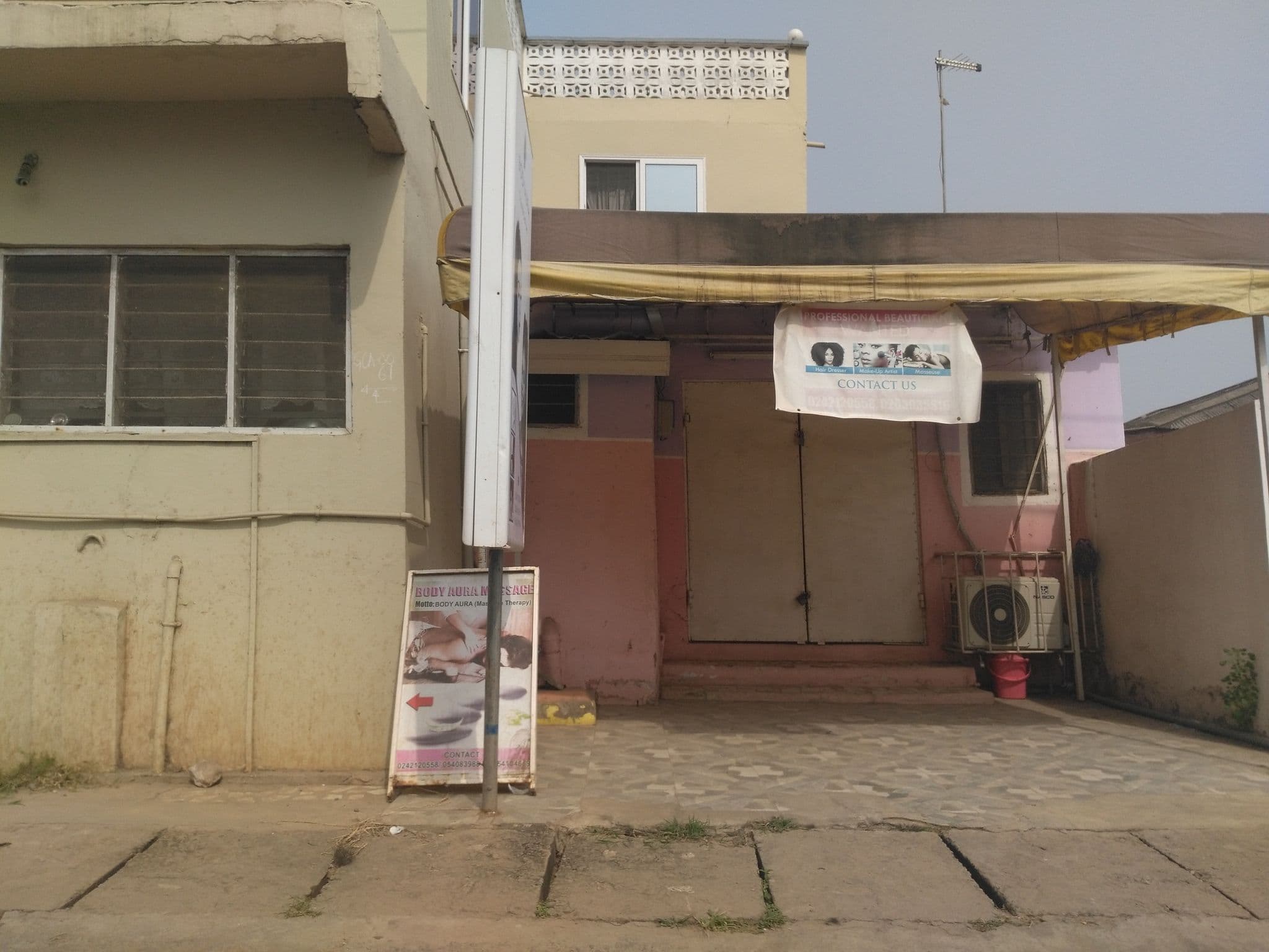 Street view near joska Lodge Hotel, Osu — © ralebipim (CC BY-SA · Mapillary)