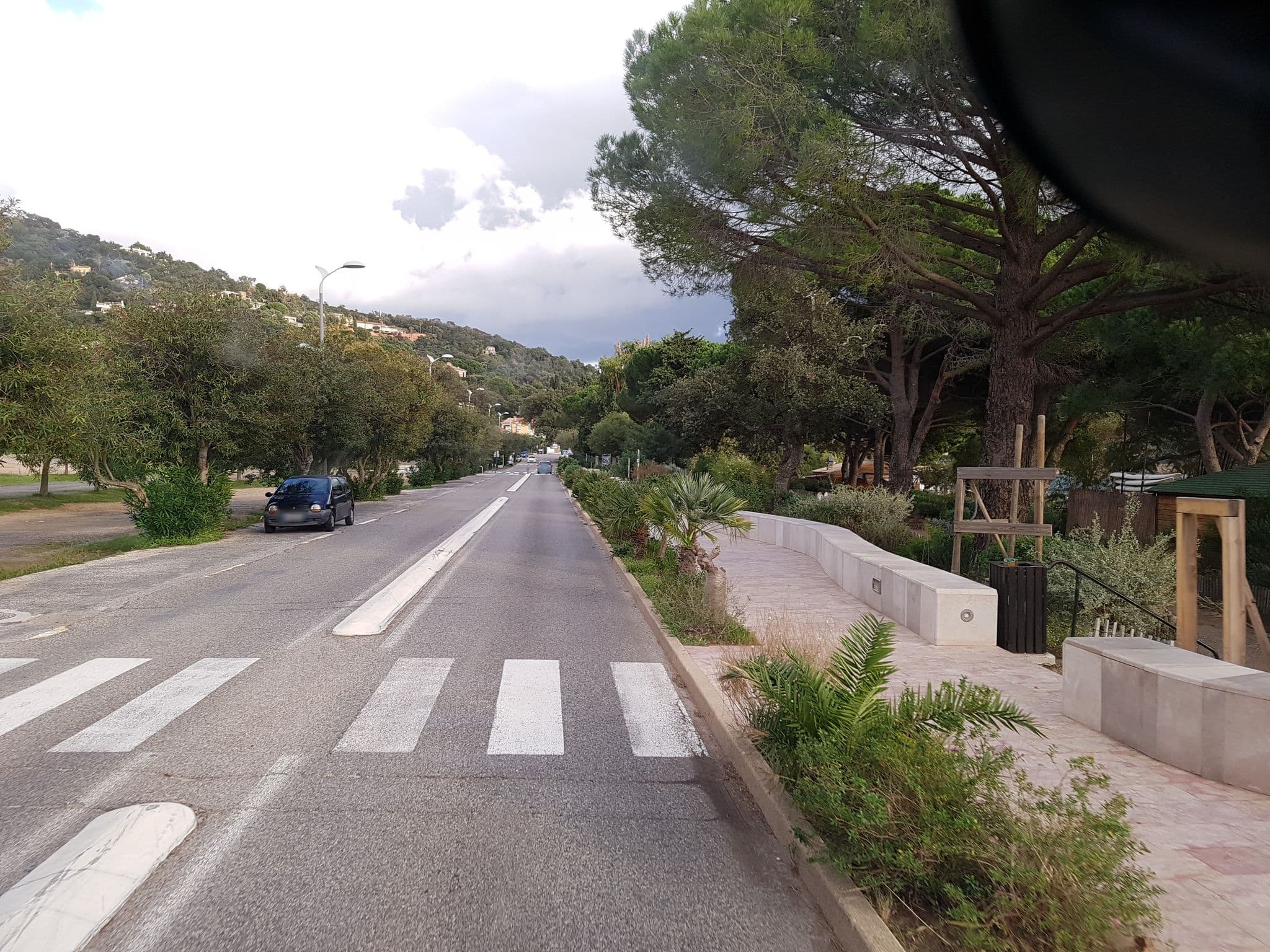 Street view near Le Lavandou, Le Lavandou — © bernardvoyageur (CC BY-SA · Mapillary)