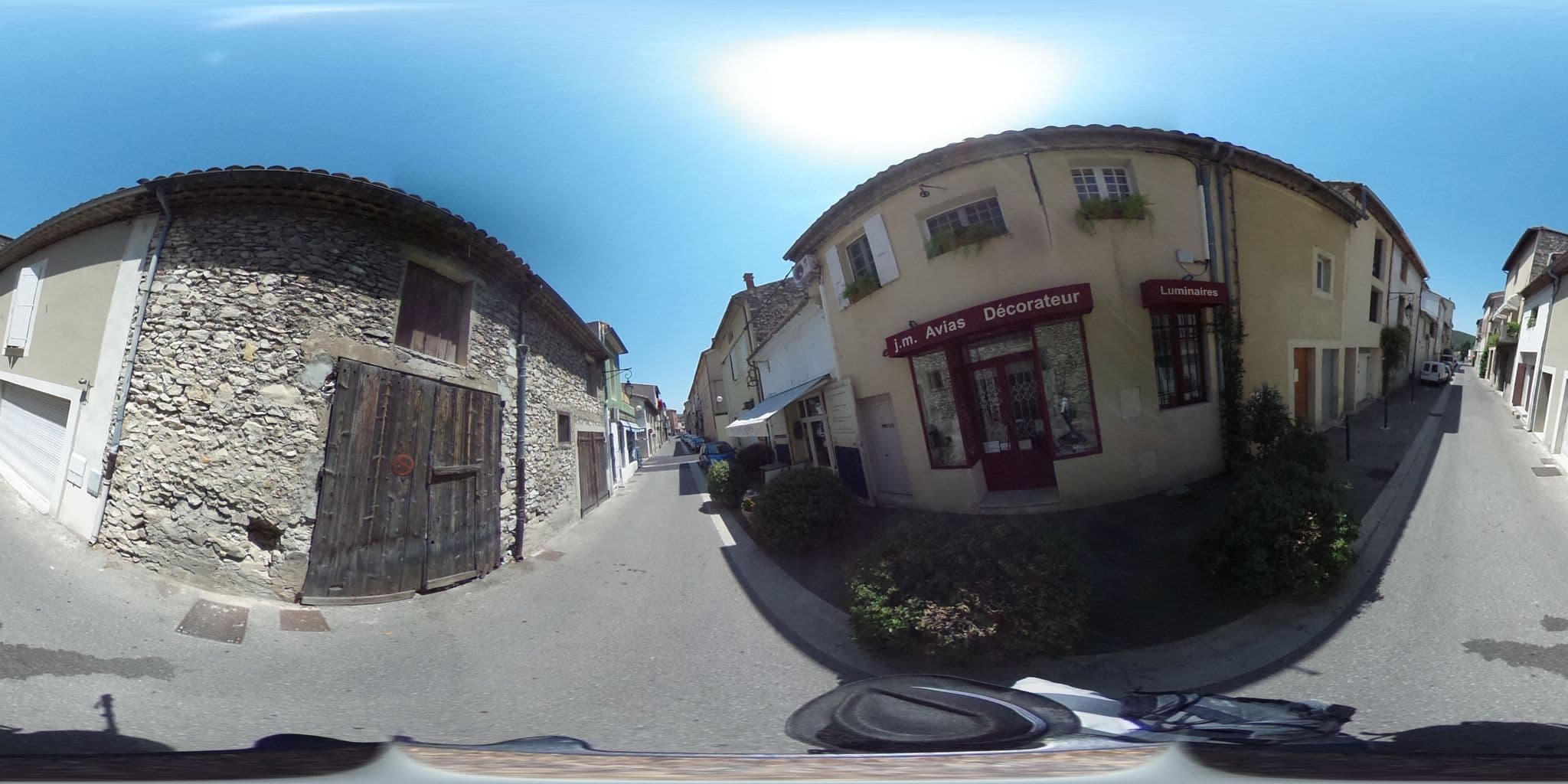 Street view near Hôtel Burrhus, Vaison-la-Romaine — © zimmy (CC BY-SA · Mapillary)