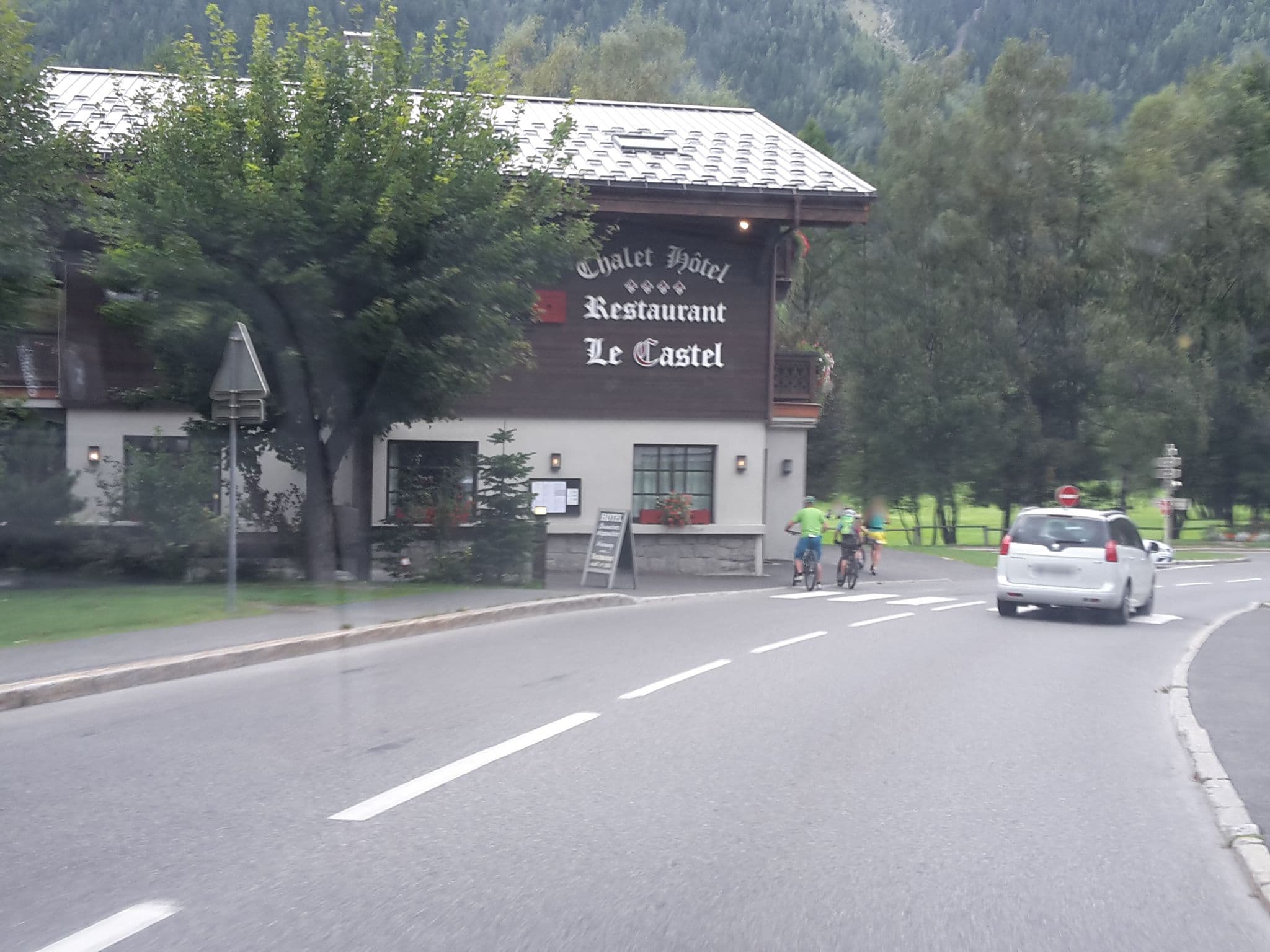 Street view near Le Castel, Chamonix-Mont-Blanc — © etrimaille (CC BY-SA · Mapillary)