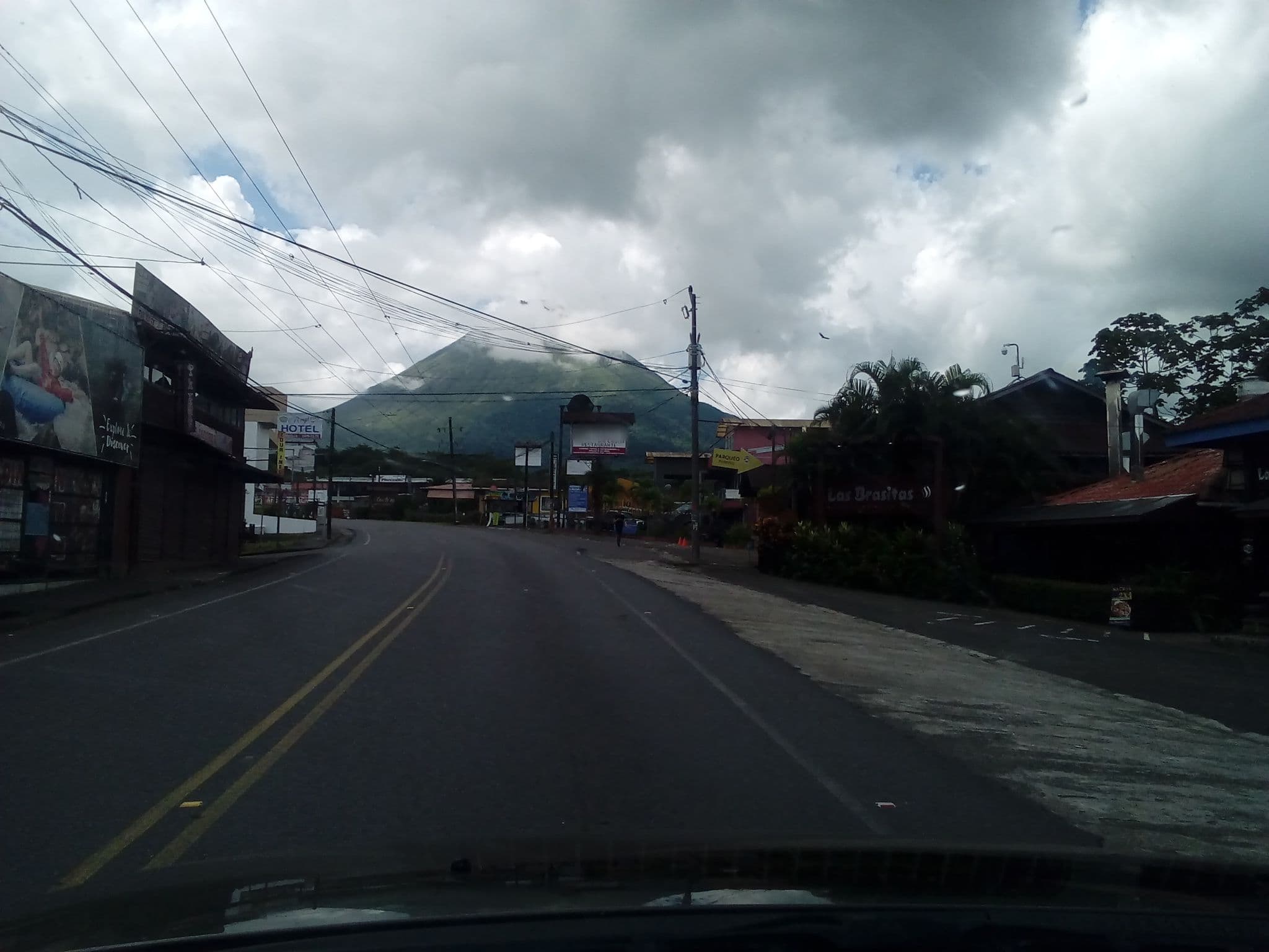Street view near Luigi's Hotel, La Fortuna — © elopio (CC BY-SA · Mapillary)