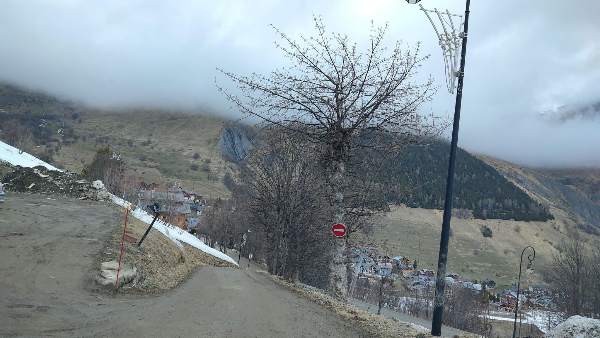 Street view near Hôtel Les Cèdres, Saint-Jean-de-Maurienne — © MatthieuF4FNE (CC BY-SA · Mapillary)