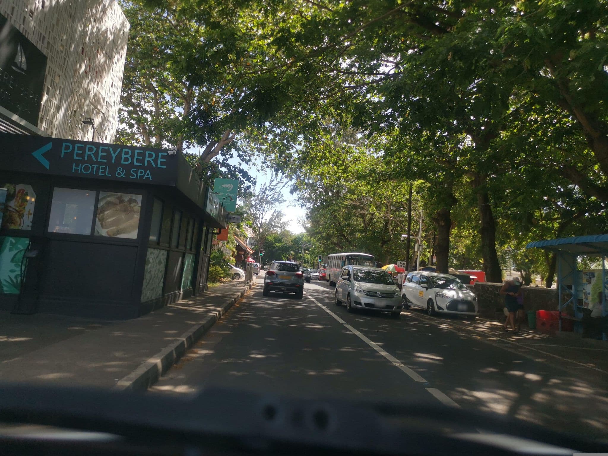 Street view near Pereybere Hotel & Apartments, Péreybère — © armandr (CC BY-SA · Mapillary)