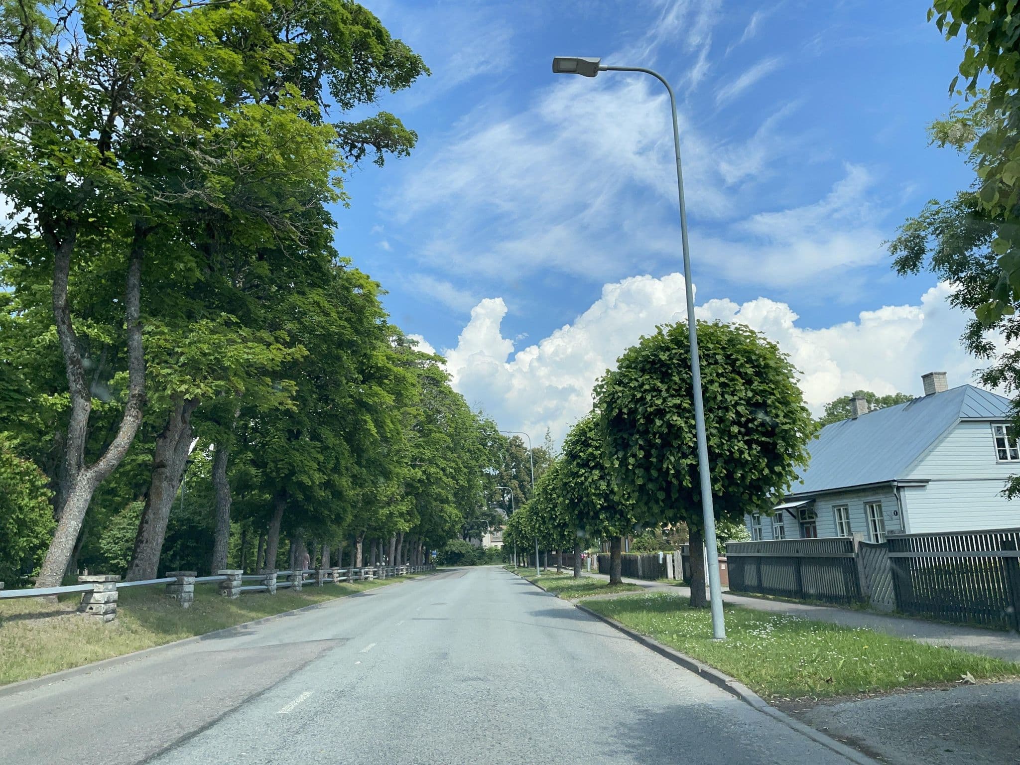 Street view near Allee Guest Apartments, Kuressaare — © kino (CC BY-SA · Mapillary)