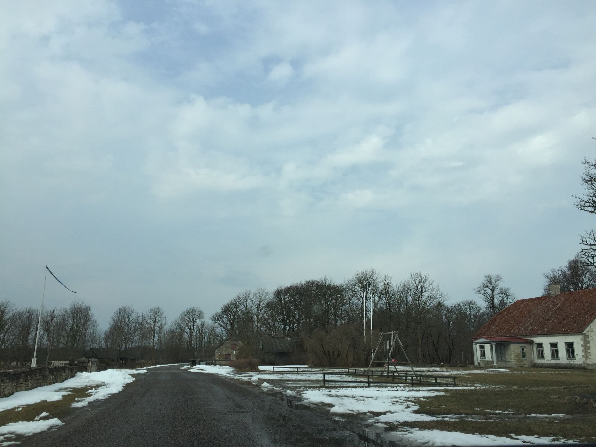 Street view near Pidula mõisa härrastemaja, Kuressaare — © richlv (CC BY-SA · Mapillary)