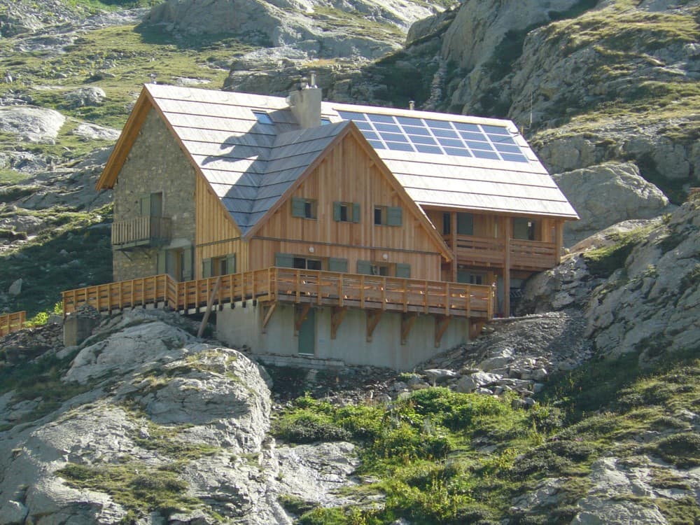 Refuge de Nice (via Wikimedia Commons, CC BY-SA 3.0)