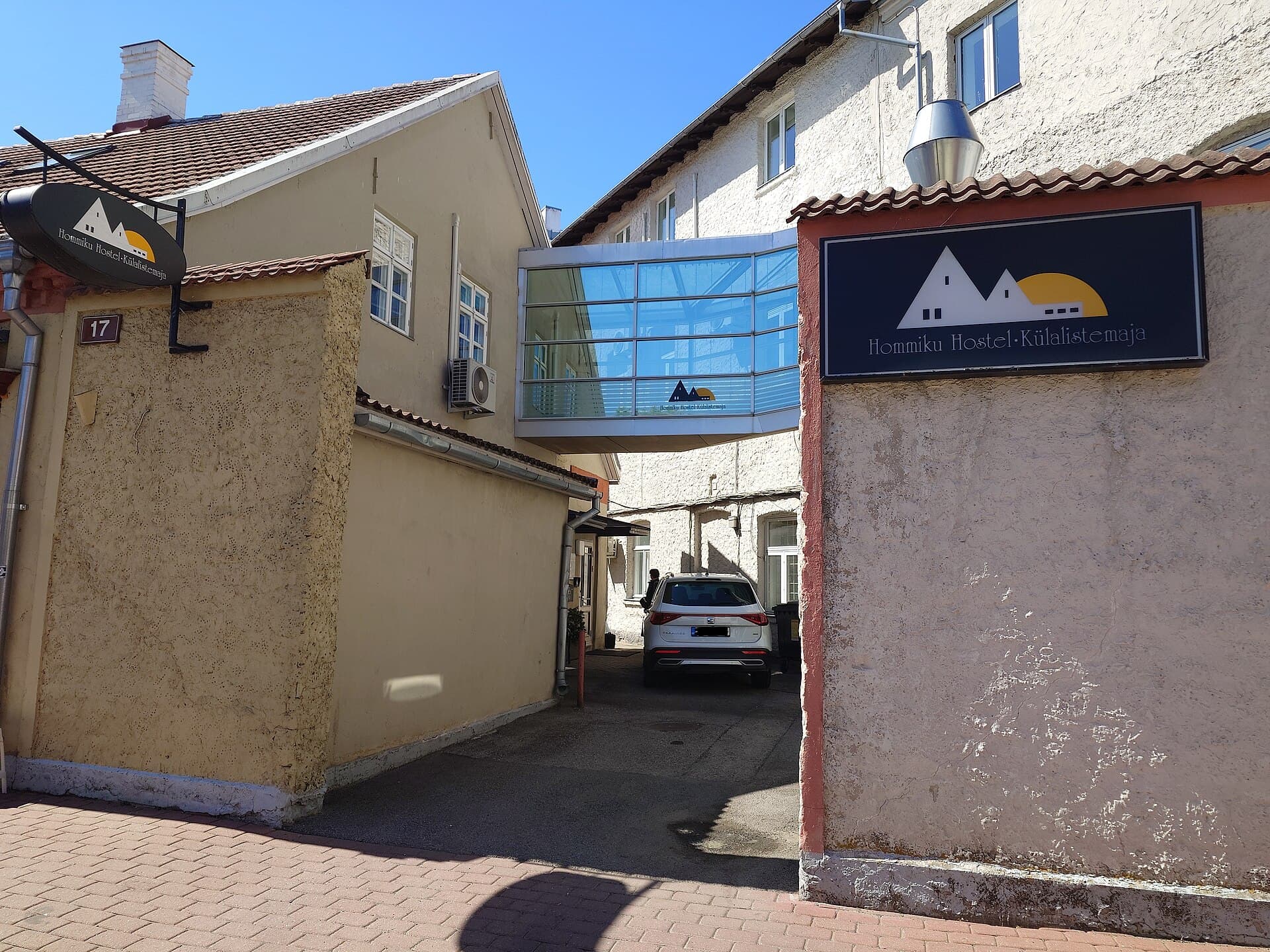 Hommiku Hostel Guesthouse (via Wikimedia Commons, CC0)