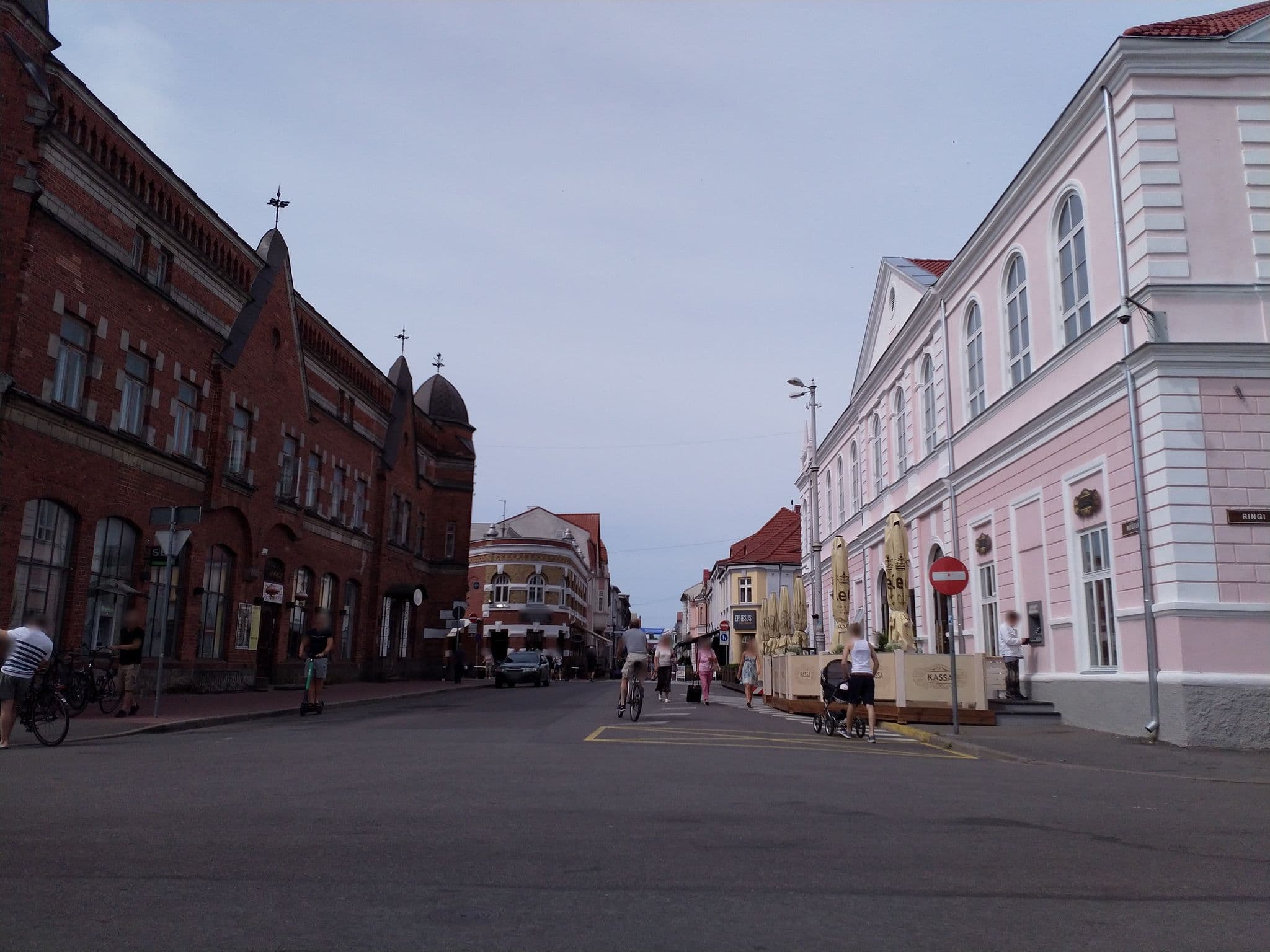 Street view near Bristol Hotel Parnu, Pärnu — © runcio (CC BY-SA · Mapillary)