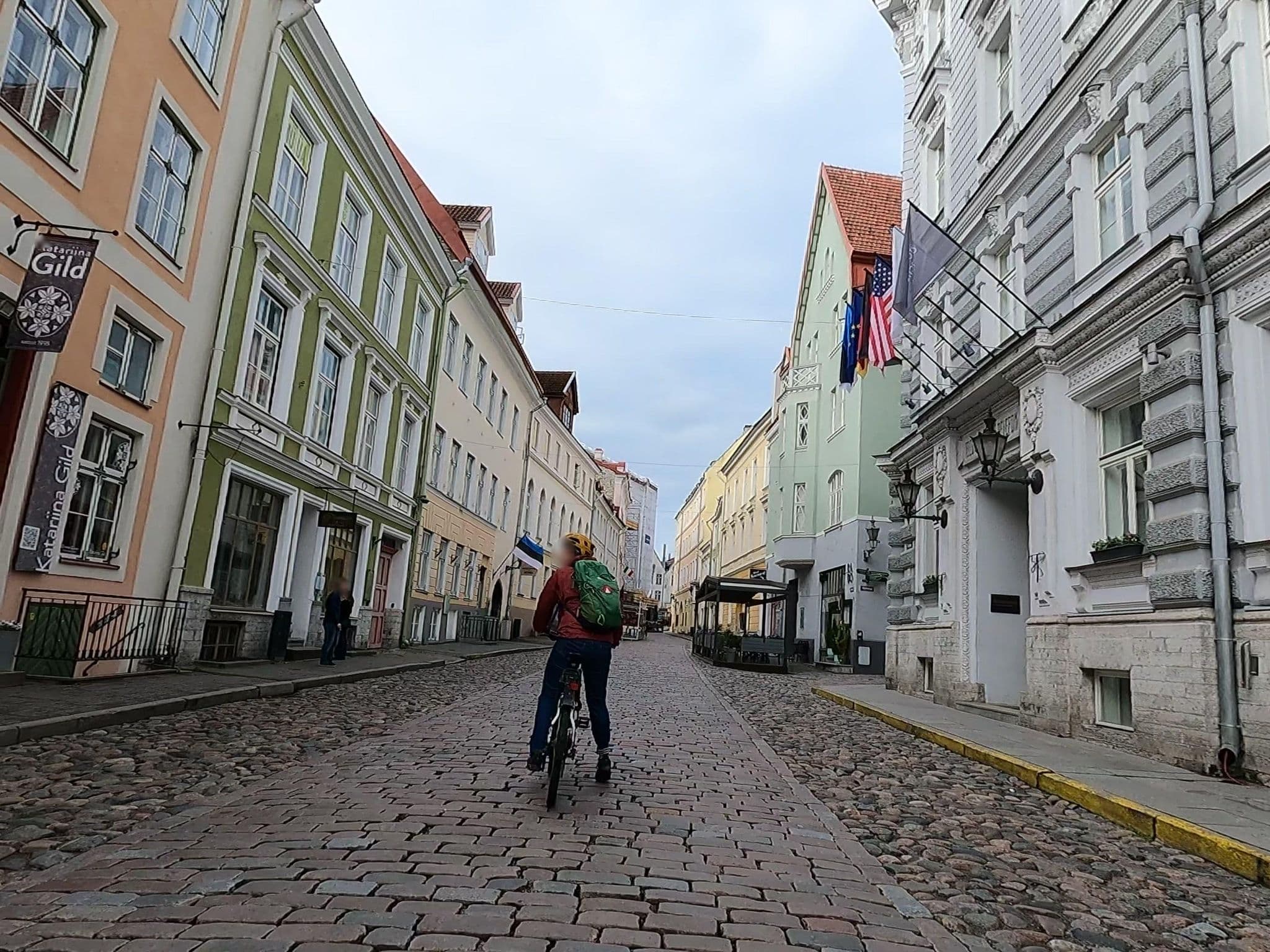 Street view near Three Crowns Residents, Tallinn — © voyage-hors-saison (CC BY-SA · Mapillary)