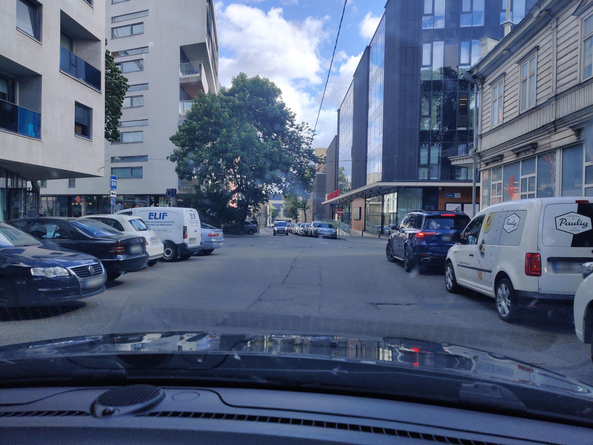 Street view near Sakala Hostel, Tallinn — © jarelevalve (CC BY-SA · Mapillary)
