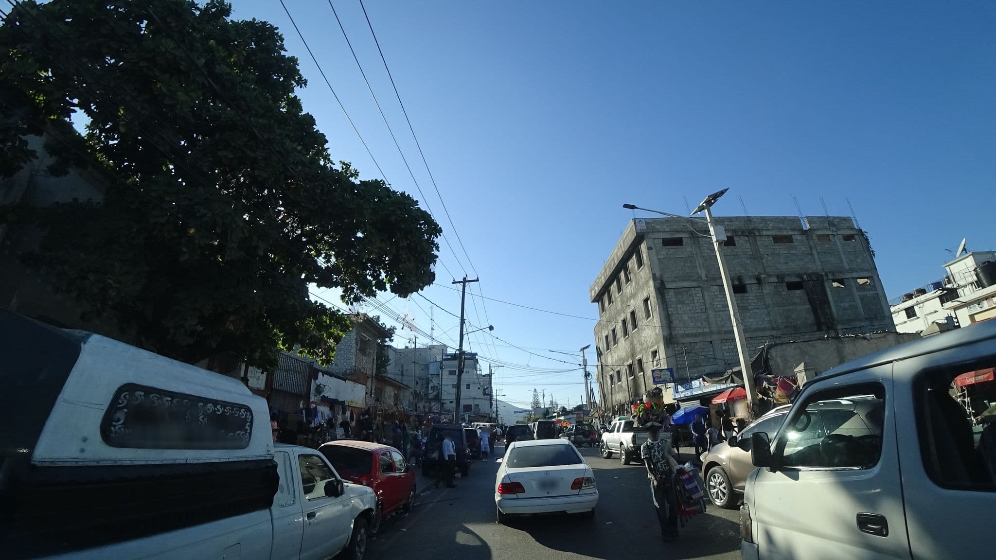 Street view near Kalbash Hotel, Pétionville — © danbjoseph (CC BY-SA · Mapillary)