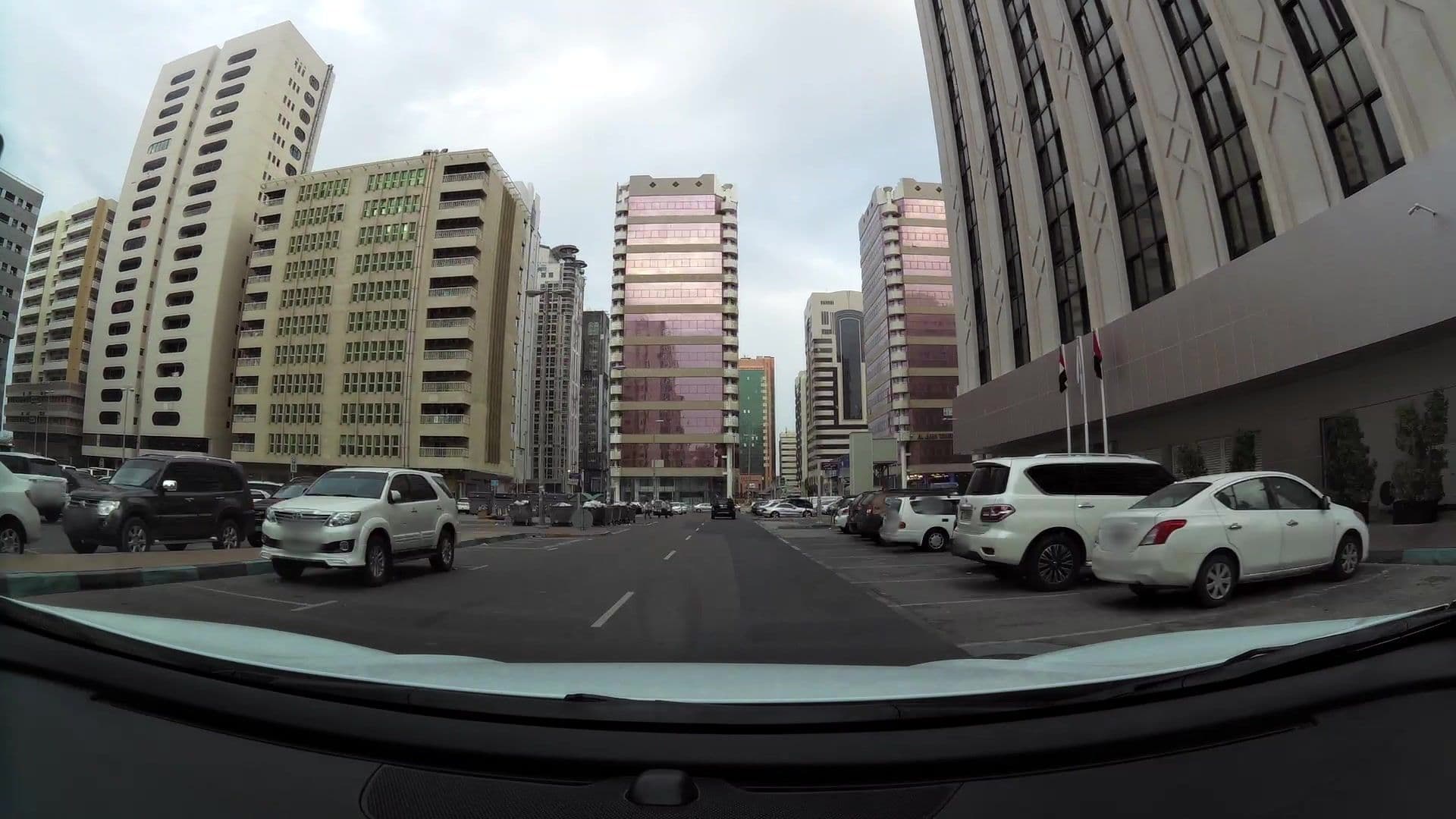Street view near Emirates Plaza Hotel, Abu Dhabi — © kaartcam (CC BY-SA · Mapillary)