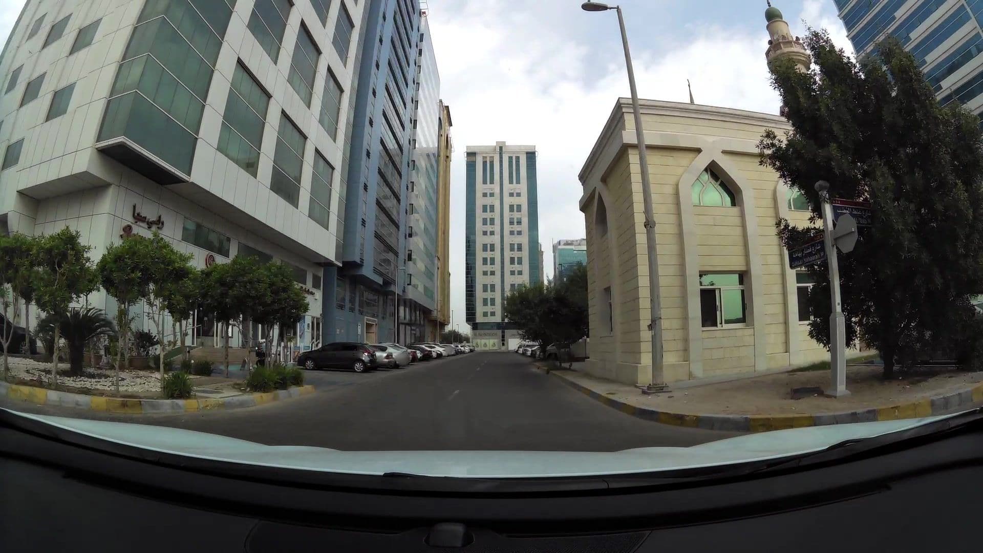 Street view near V Continents Executive Suites, Abu Dhabi — © kaartcam (CC BY-SA · Mapillary)