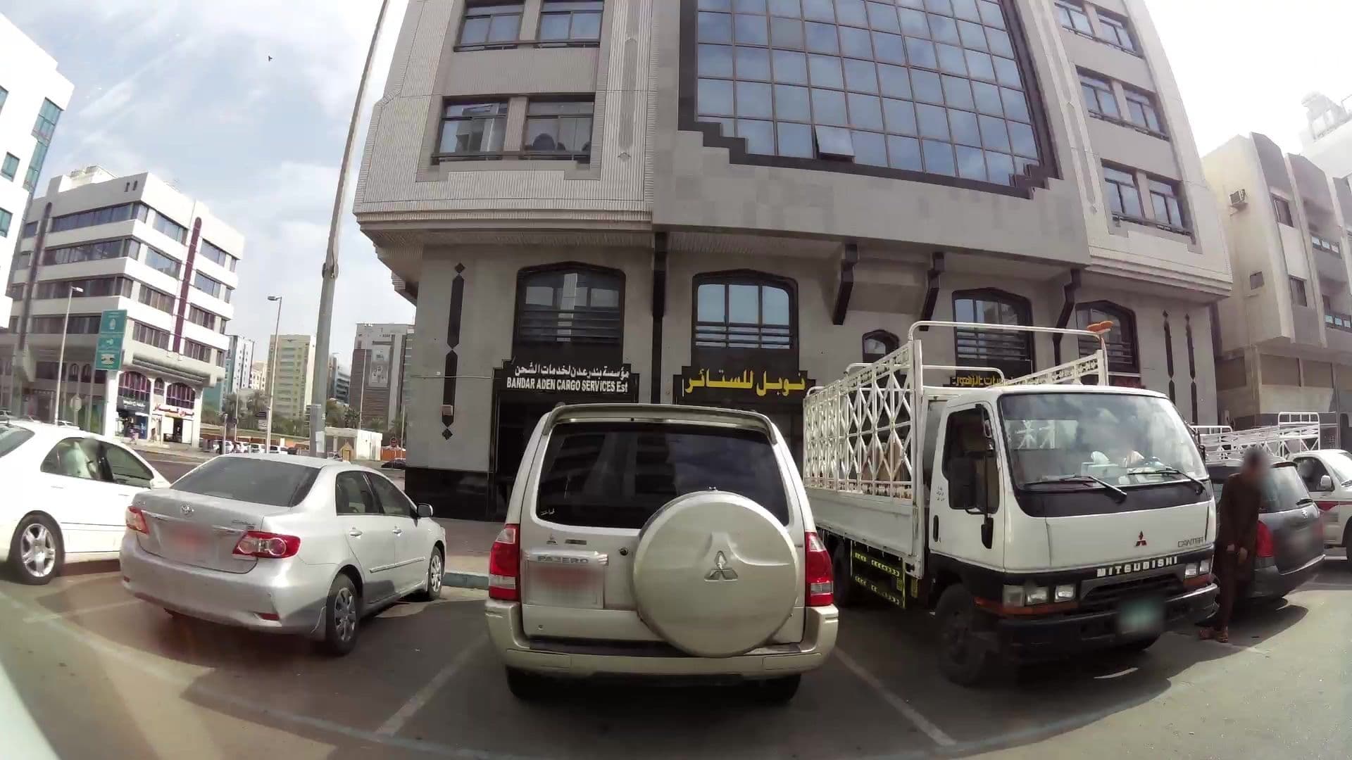 Street view near Makicin Krevet, Abu Dhabi — © kaartcam (CC BY-SA · Mapillary)