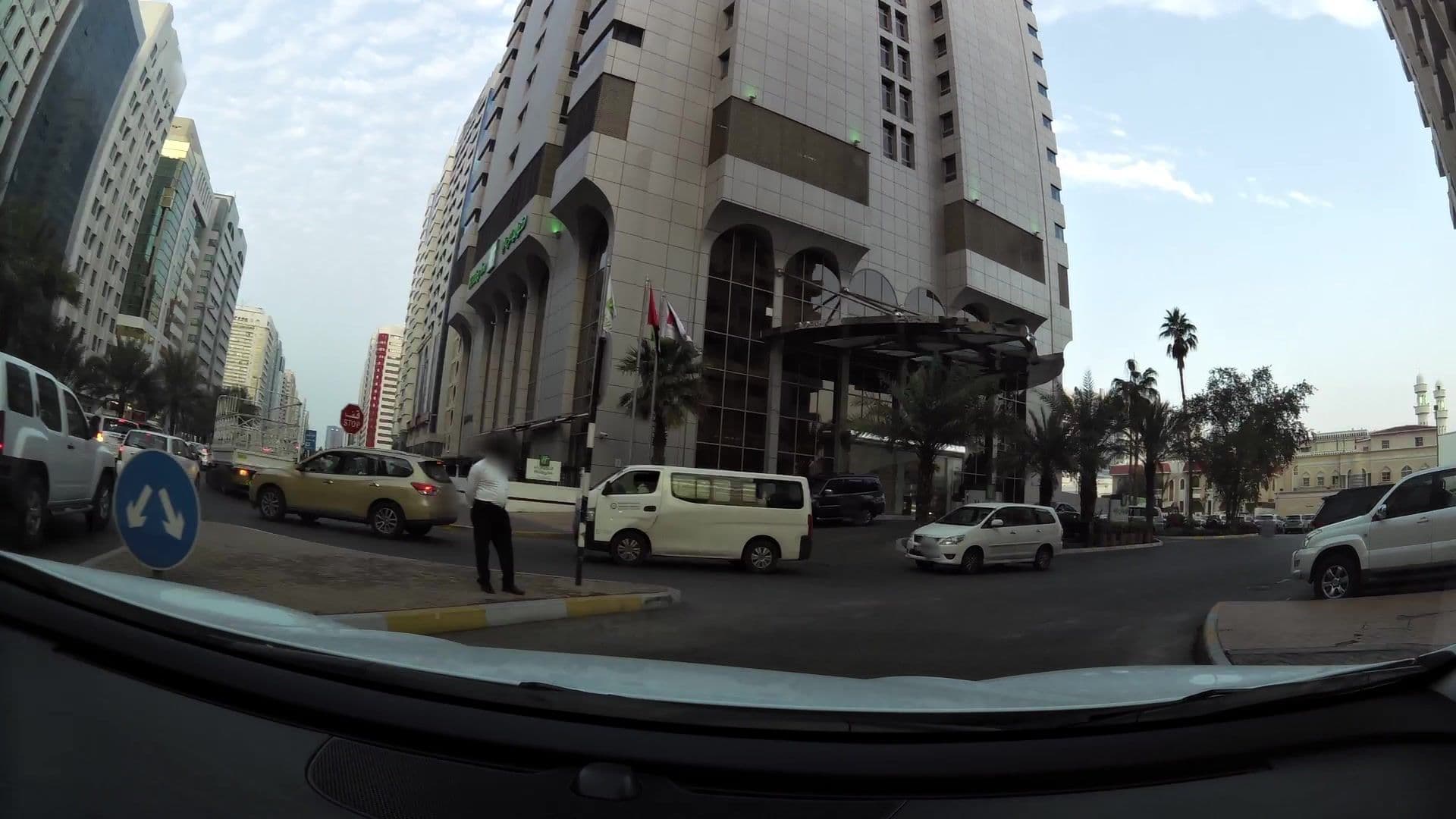 Street view near Holiday Inn Abu Dhabi Downtown, Abu Dhabi — © kaartcam (CC BY-SA · Mapillary)